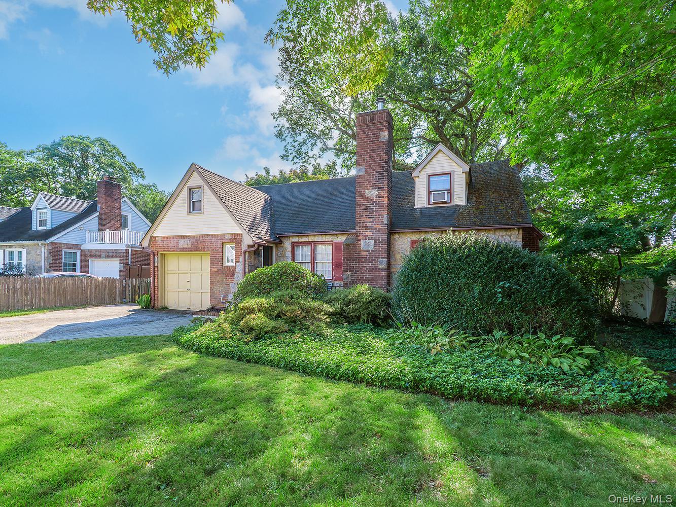 19 Plymouth Drive S – For Sale photo 3