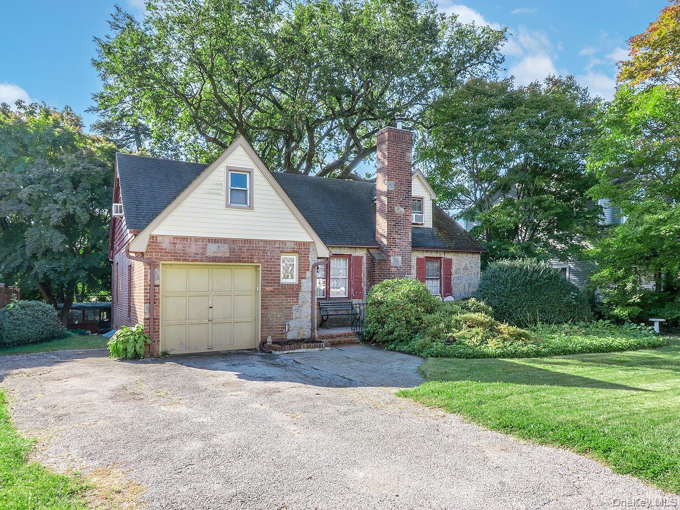 19 Plymouth Drive S – For Sale photo 2