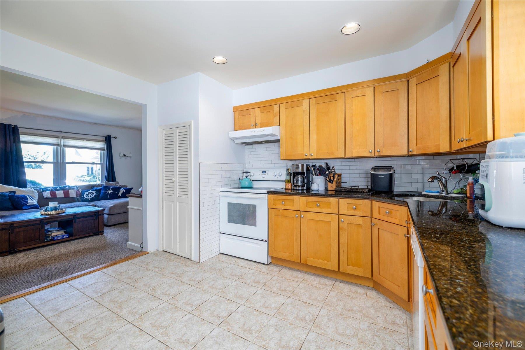 129 Arlyn Drive W – For Sale photo 10