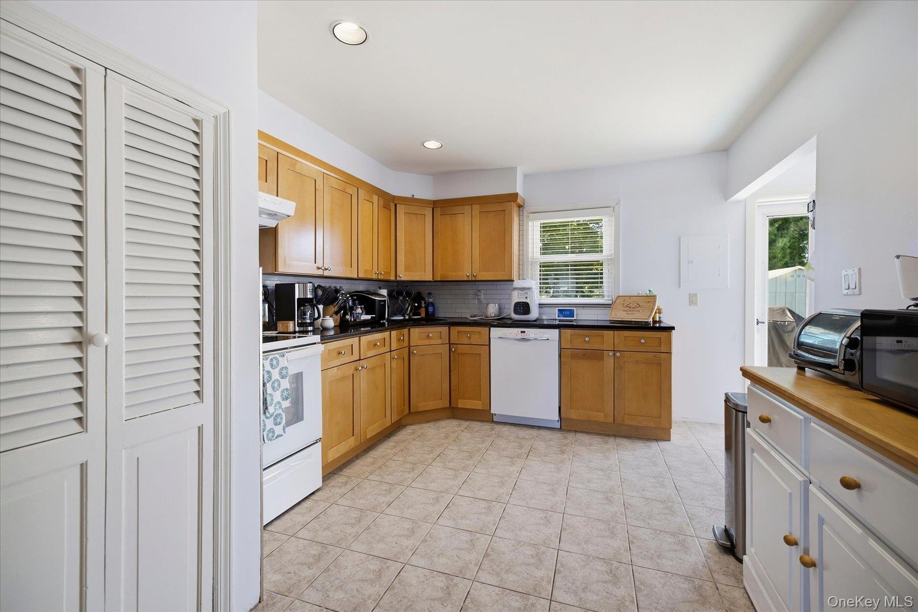 129 Arlyn Drive W – For Sale photo 9