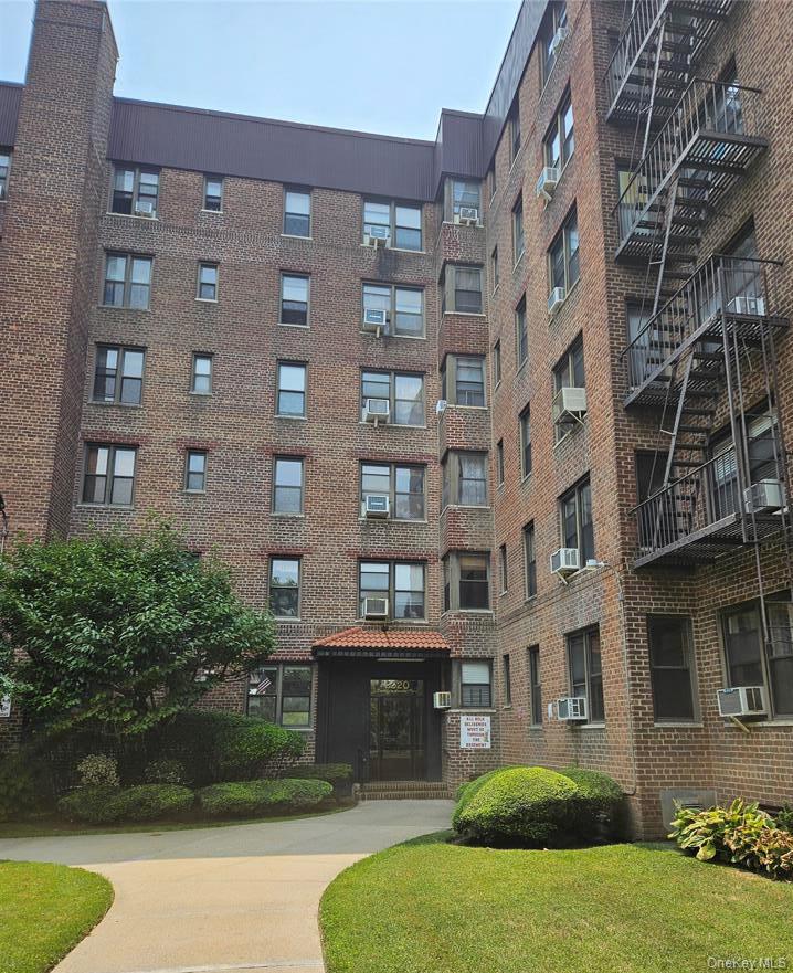 2220 Burnett Street, Unit 3C