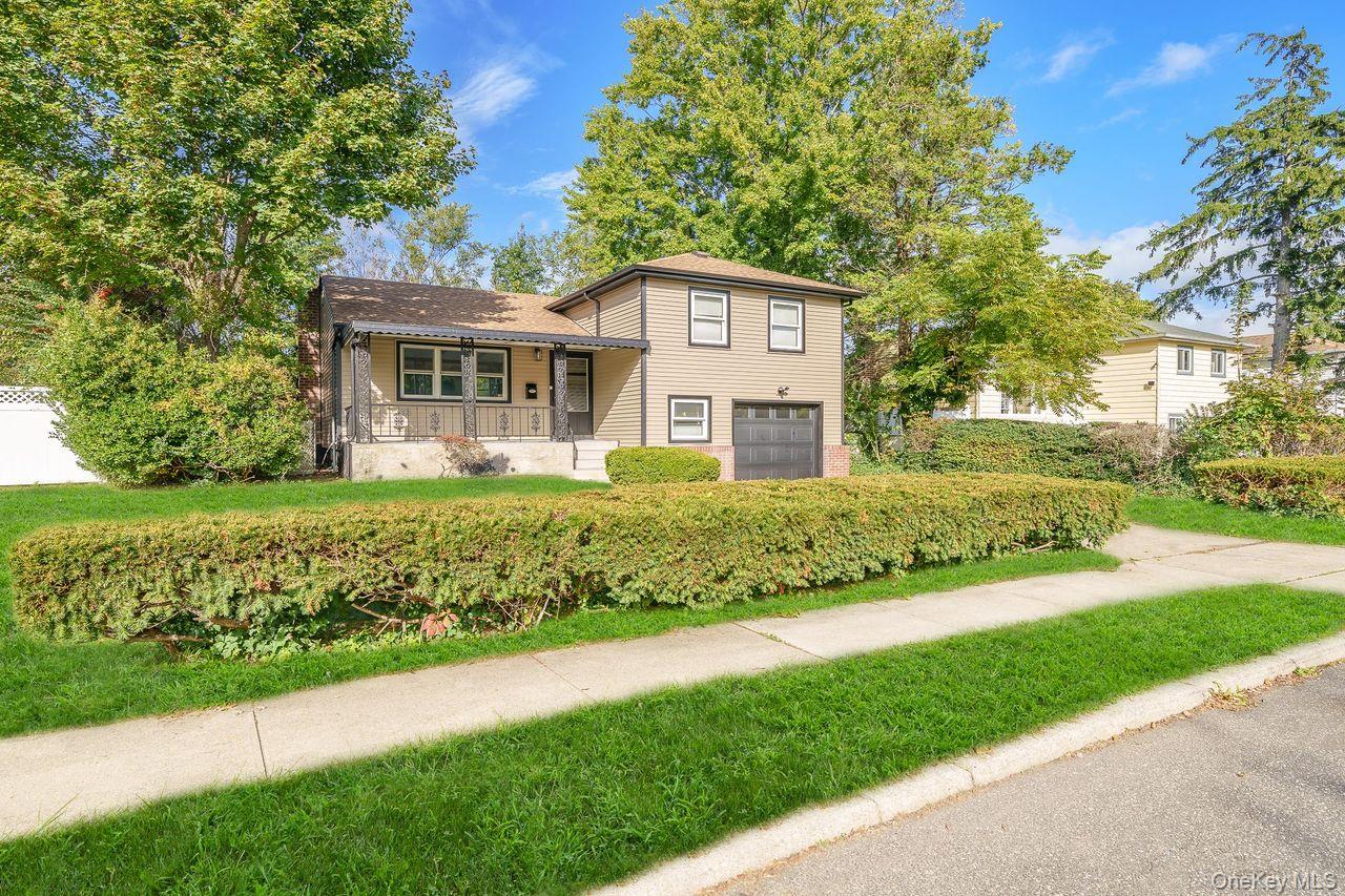 20 Ford Drive S – For Sale photo 2