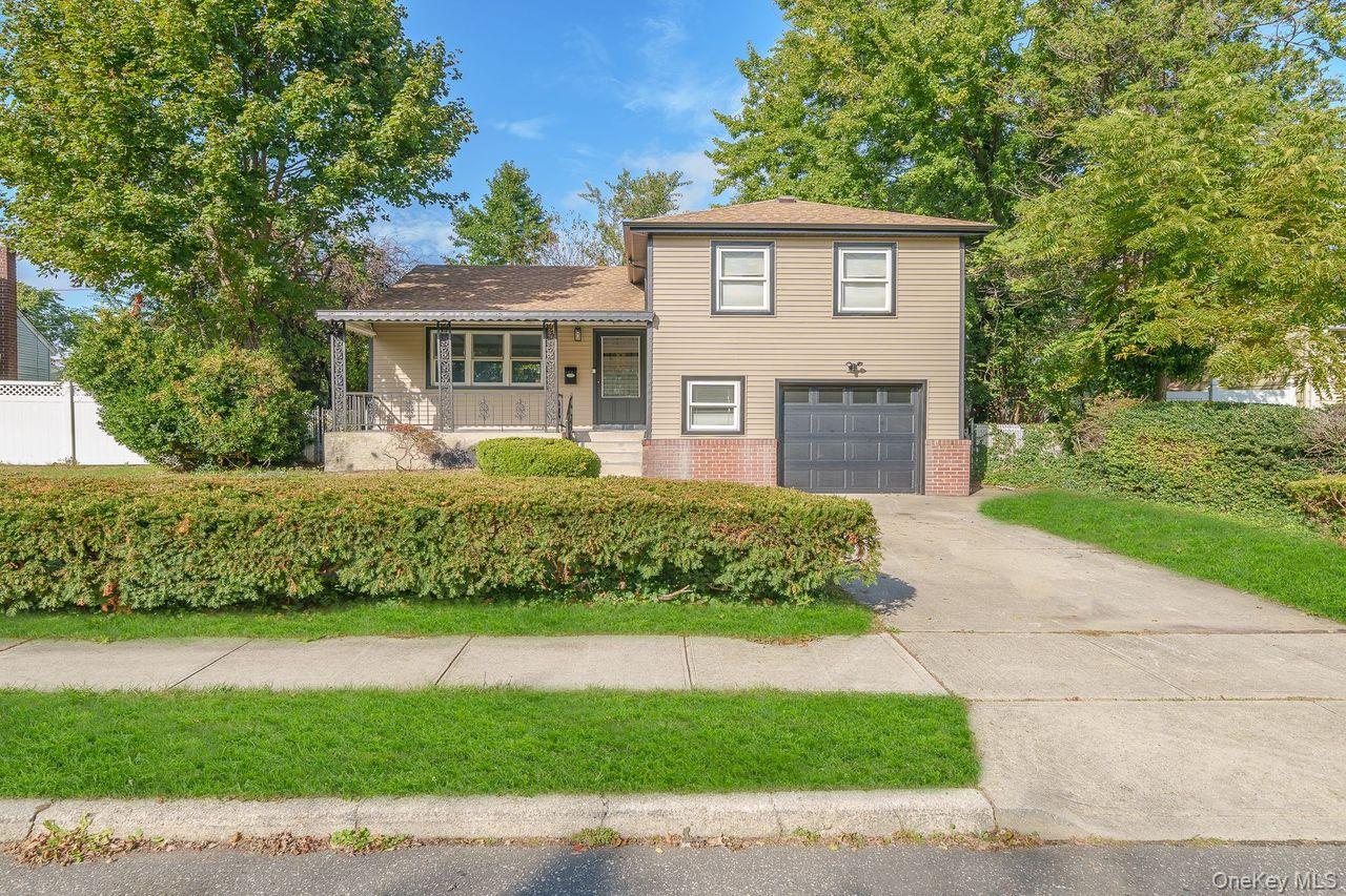 20 Ford Drive S – For Sale