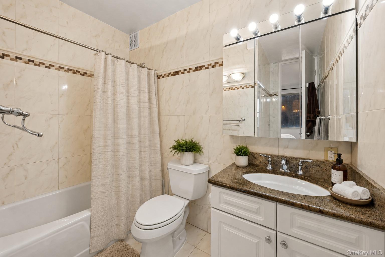 300 E 40th Street, Unit 12E photo 4