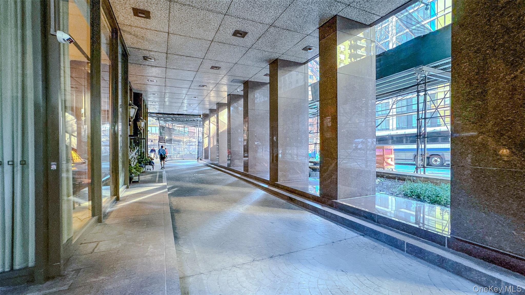 300 E 40th Street, Unit 12E photo 6