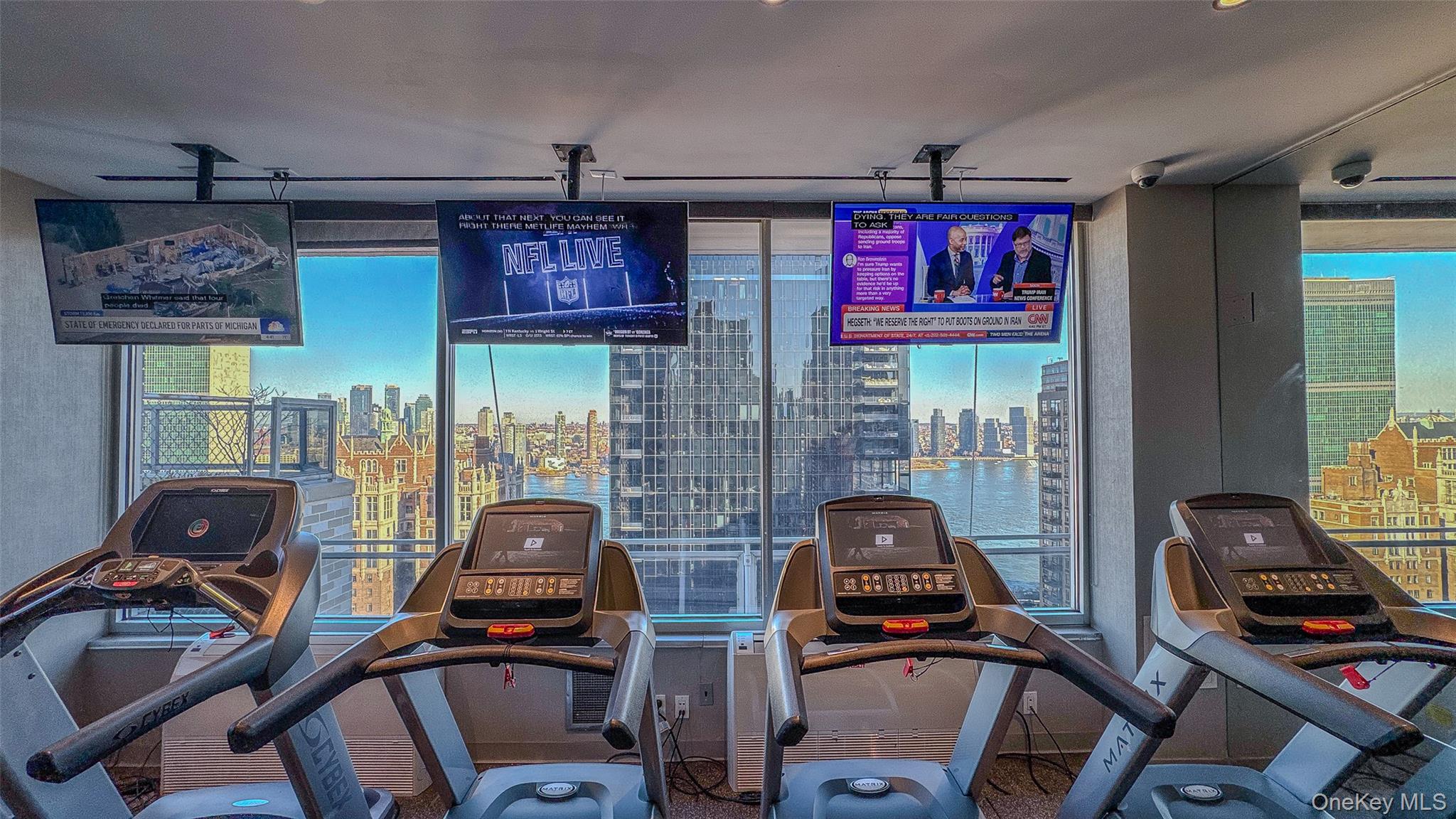 300 E 40th Street, Unit 12E photo 5