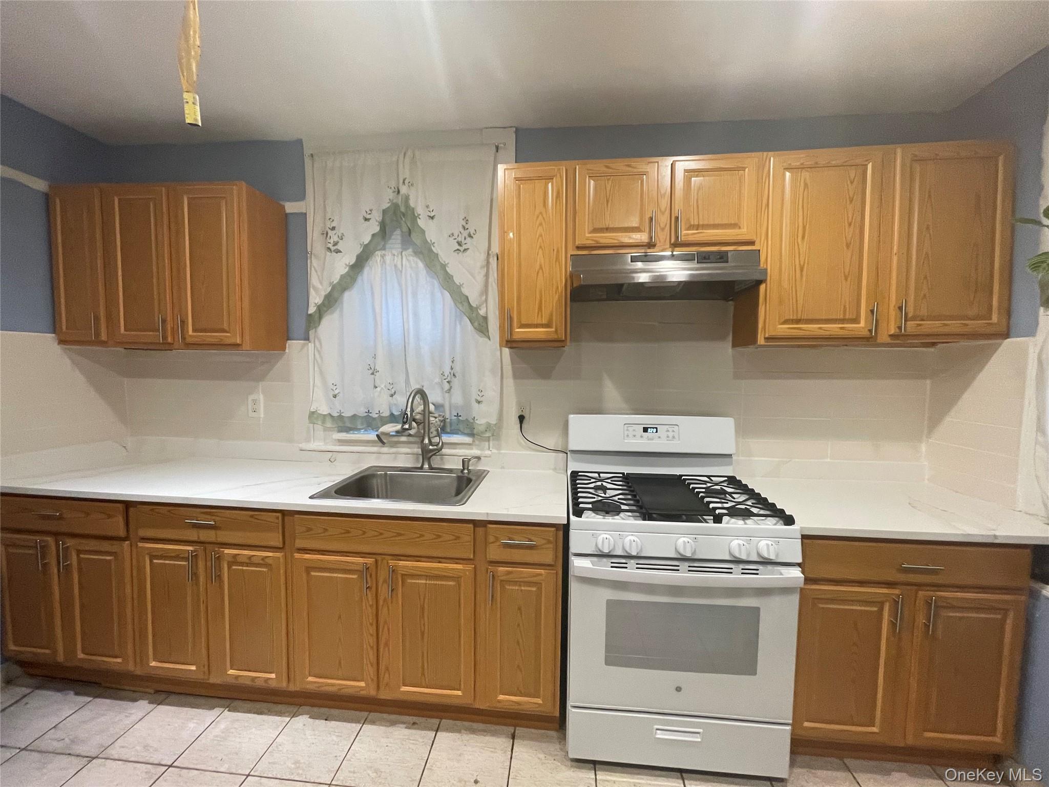 1336 Teller Avenue – For Sale photo 3
