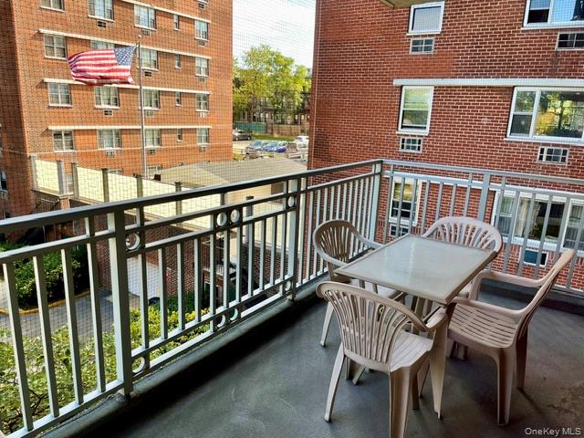 52-30 39 Drive, Unit 3J photo 7