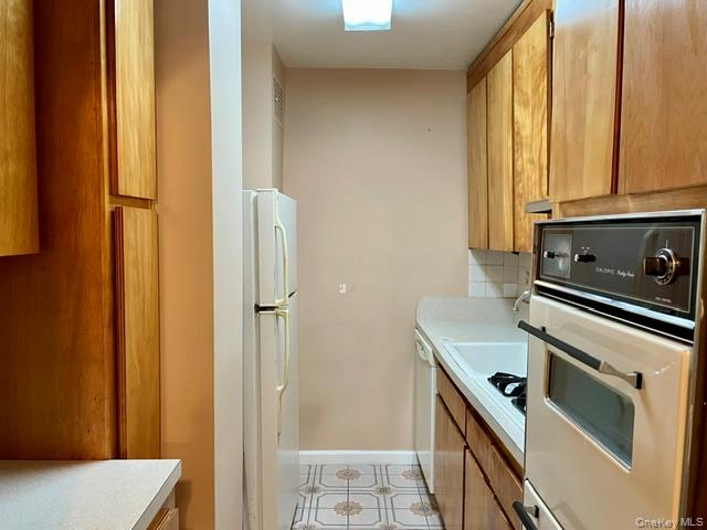 52-30 39 Drive, Unit 3J photo 5