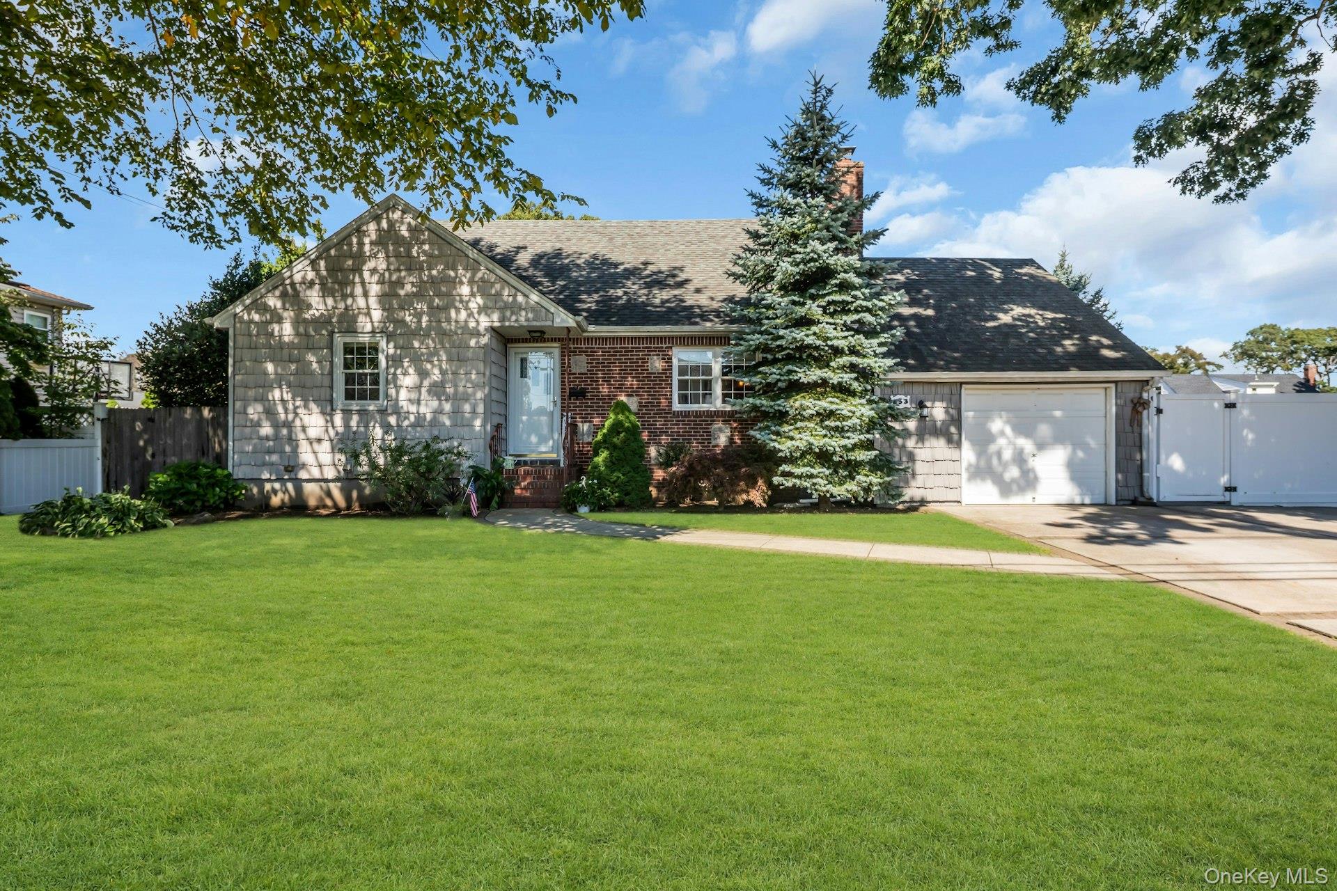 153 N Hickory Street – For Sale