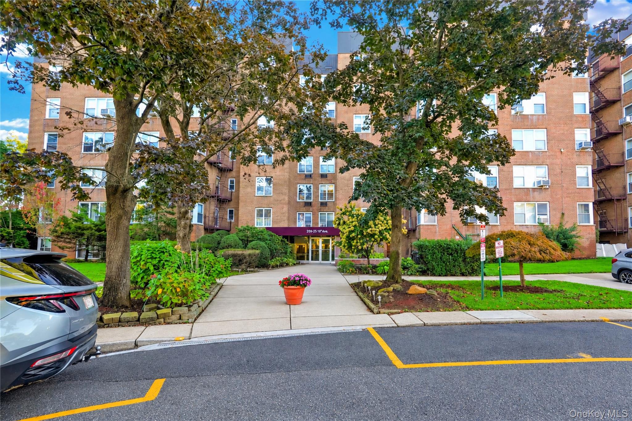 209-25 18th Avenue, Unit 2F photo 2