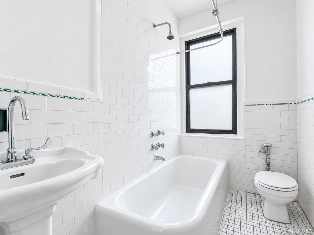 3390 Wayne Avenue, Unit G61 photo 8