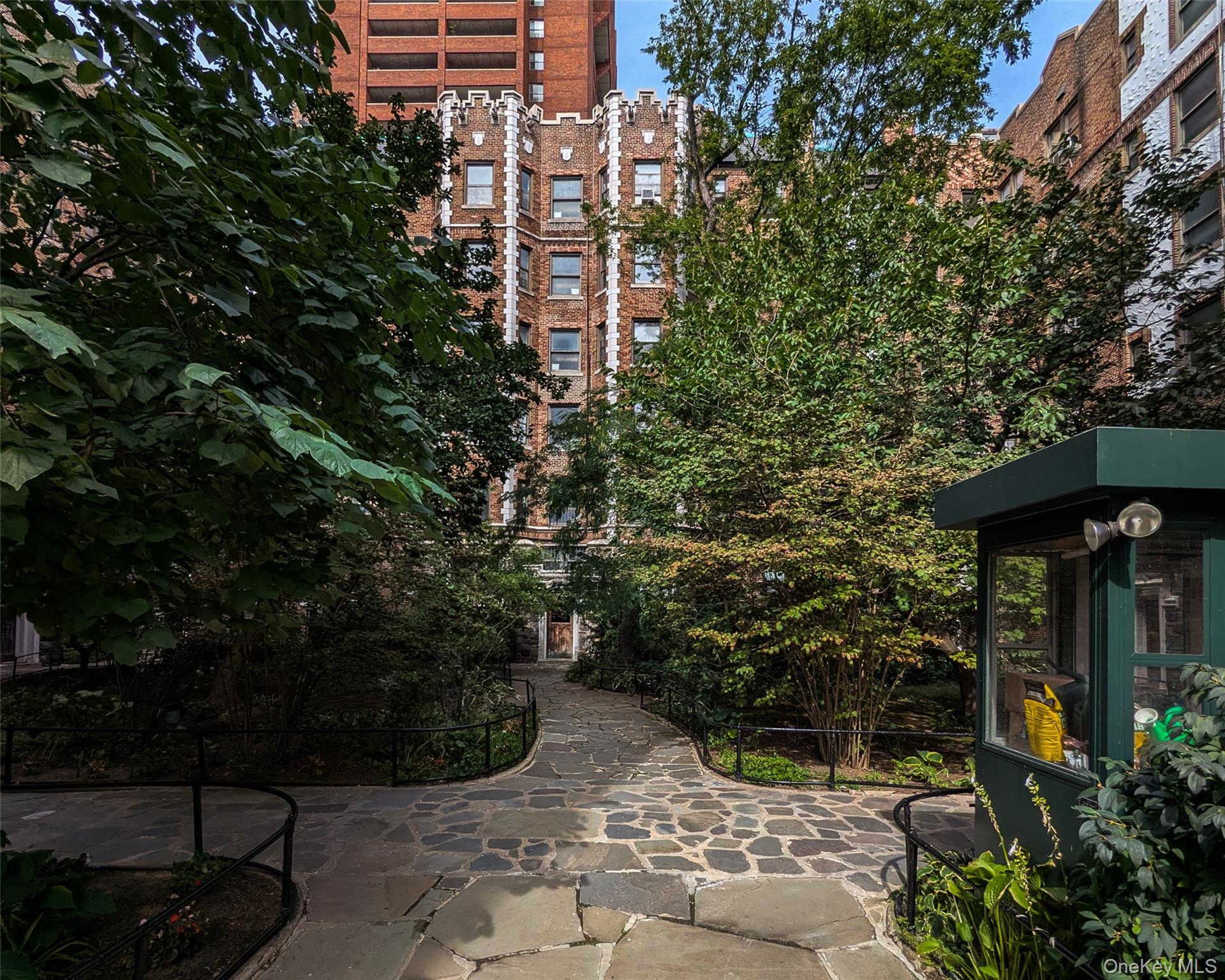 3390 Wayne Avenue, Unit G61 photo 3