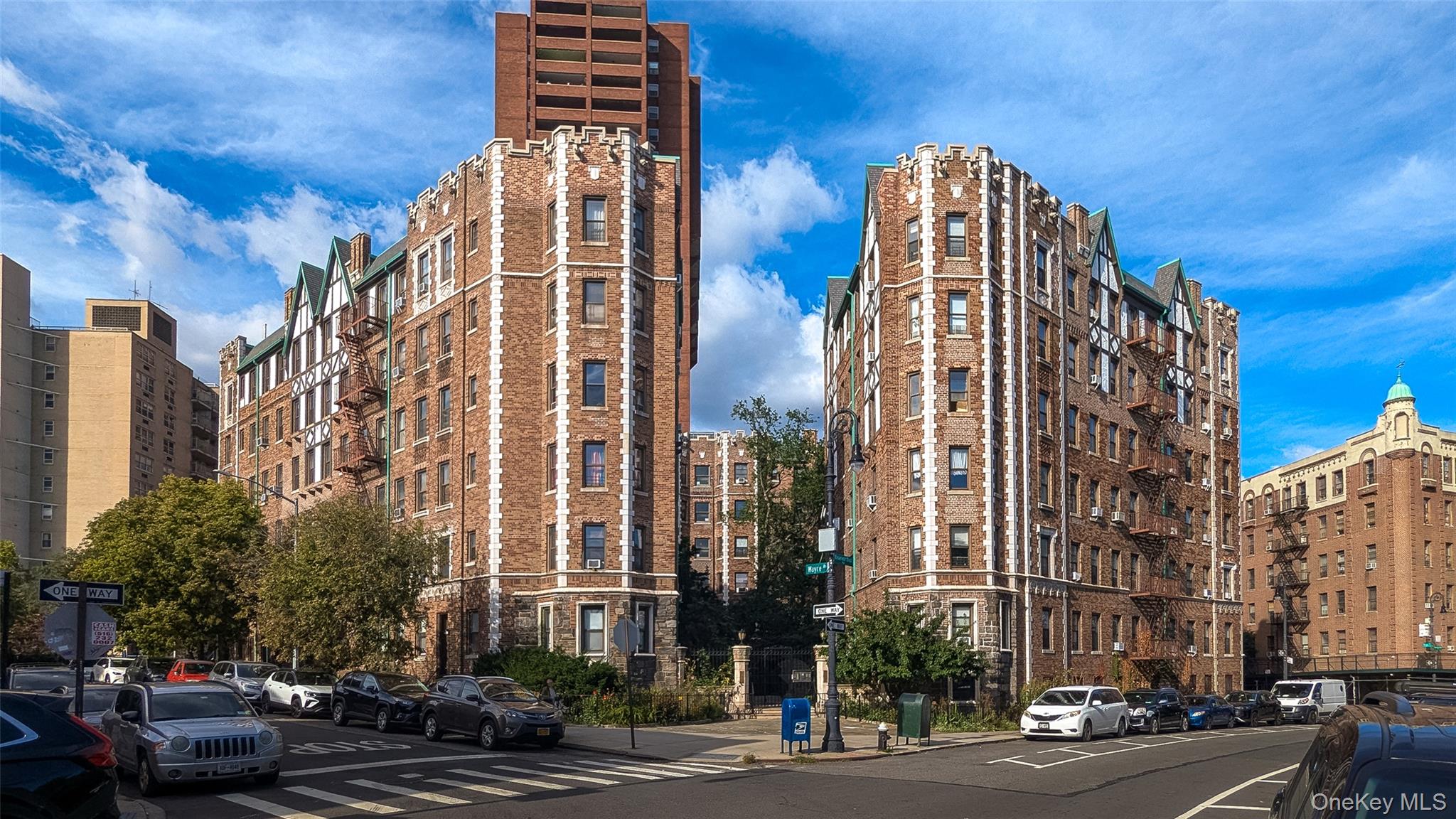 3390 Wayne Avenue, Unit G61