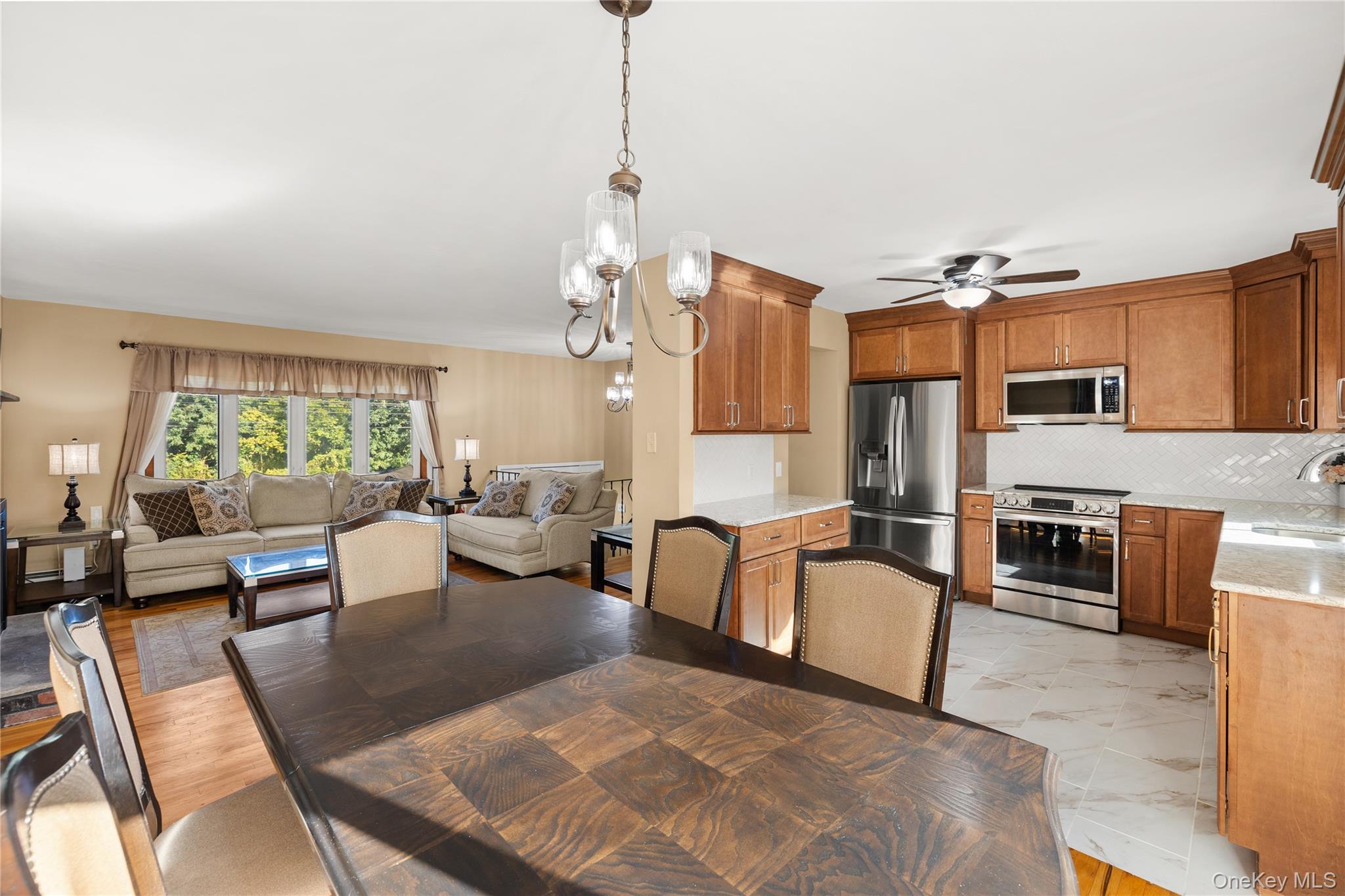 697 East Drive – For Sale photo 3