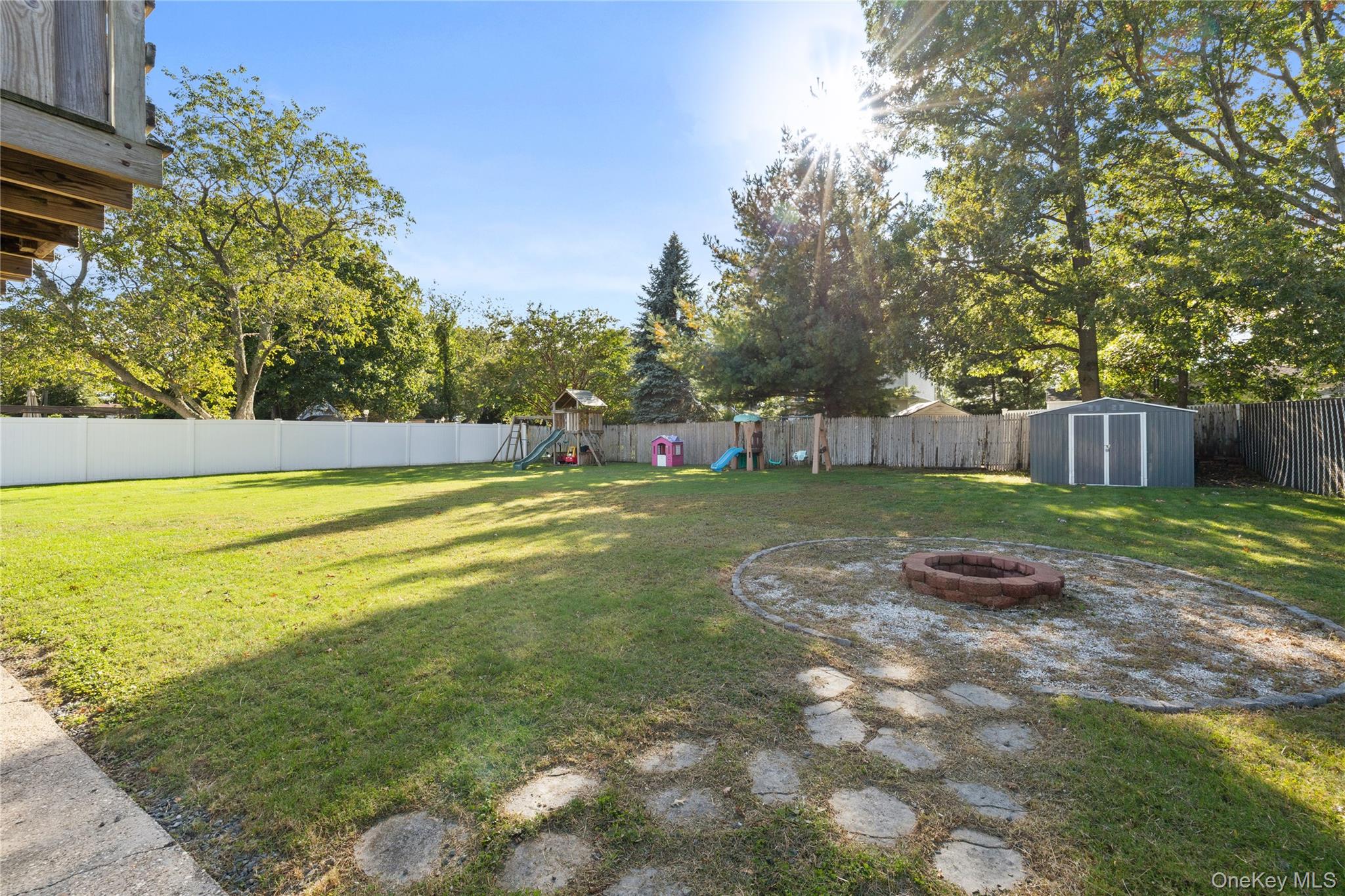 697 East Drive – For Sale photo 25