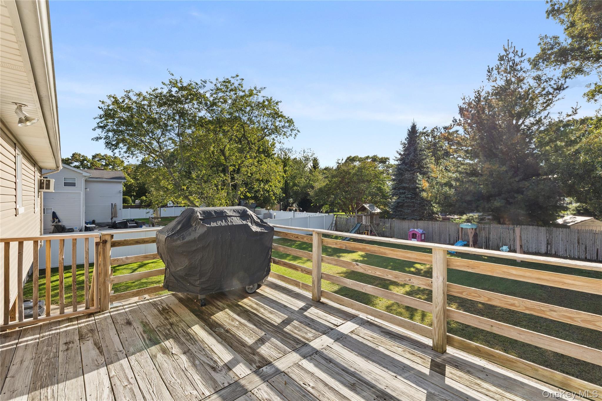 697 East Drive – For Sale photo 21