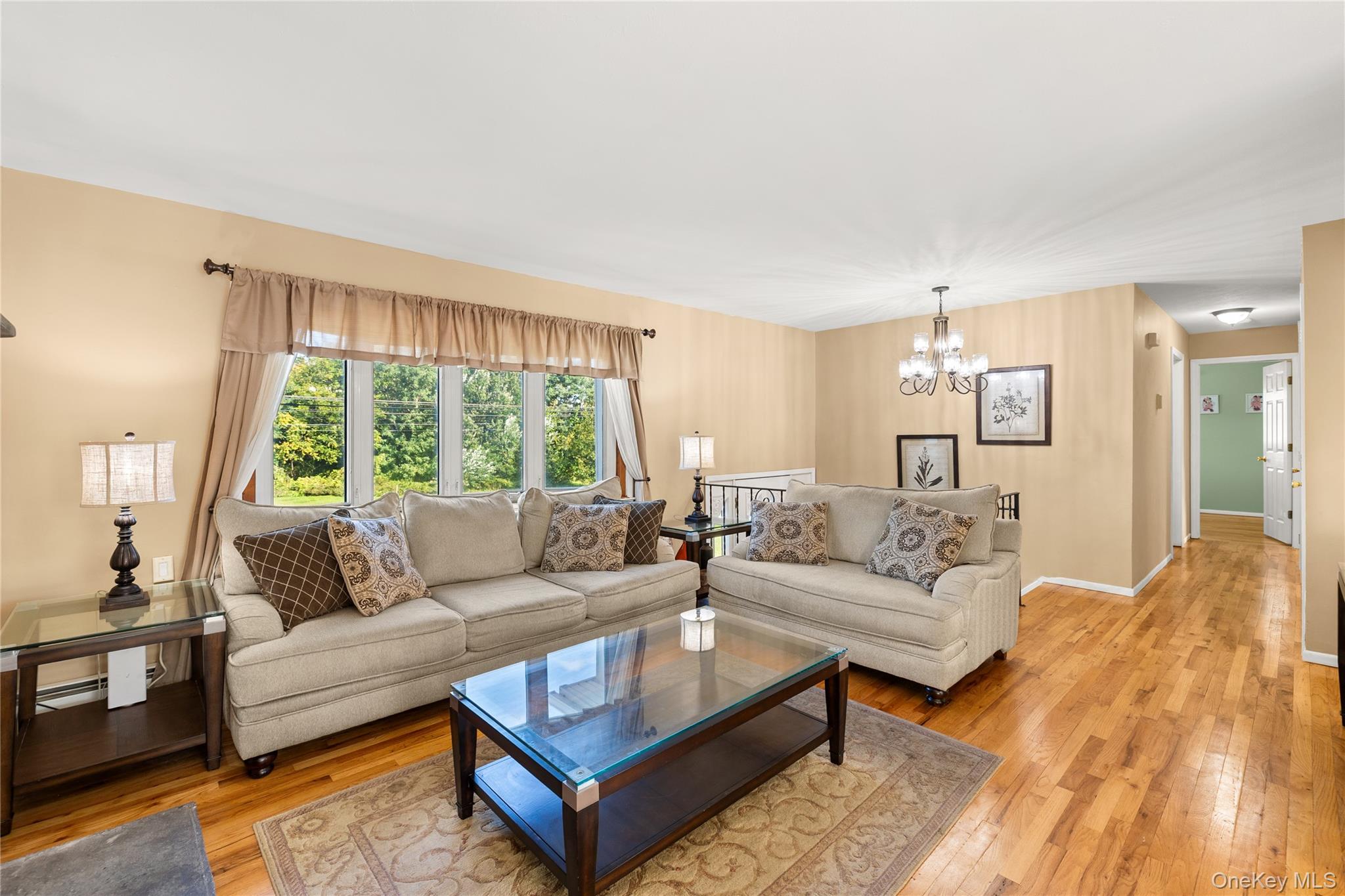 697 East Drive – For Sale photo 8