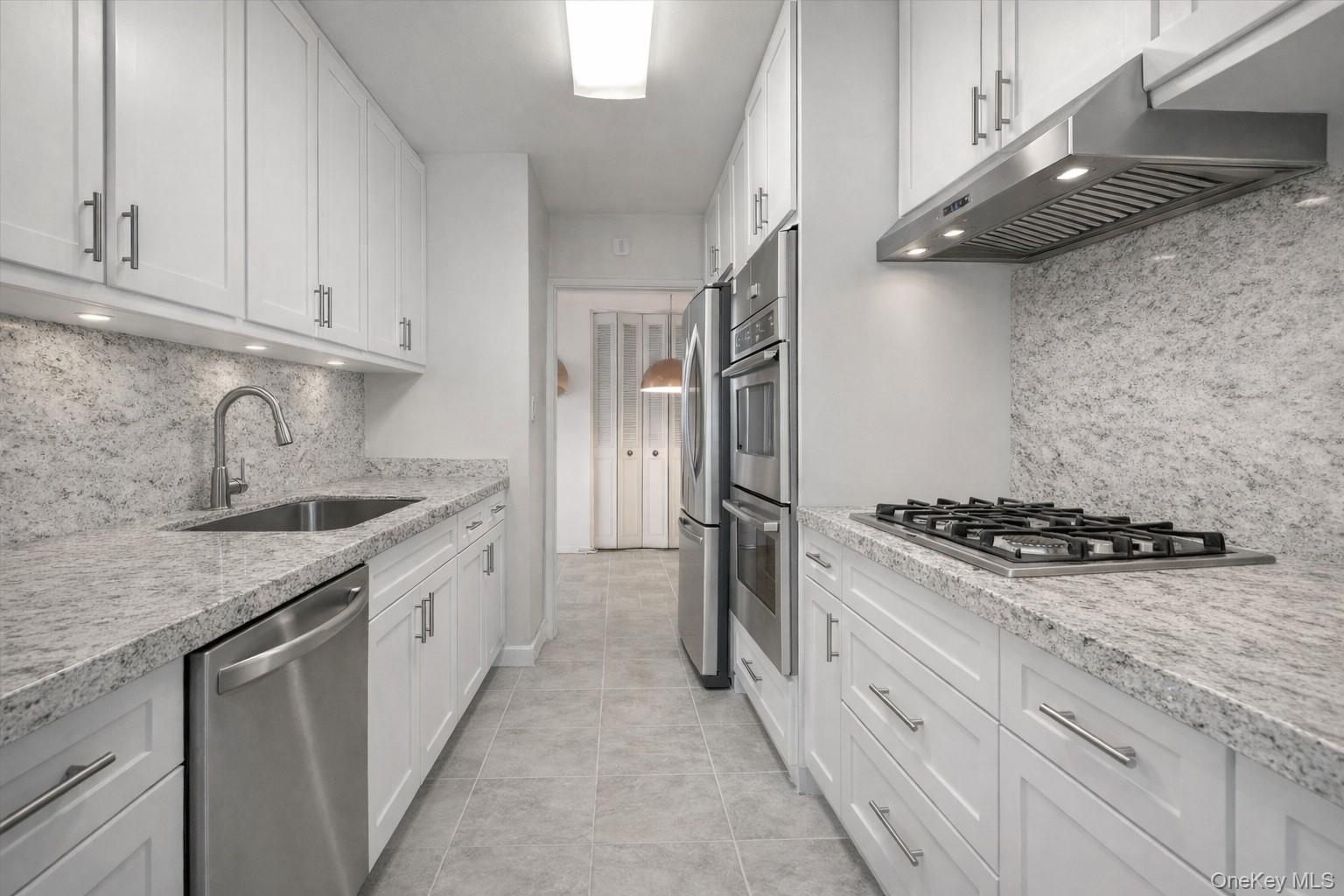 66-36 Yellowstone Blvd, Unit 18H photo 9