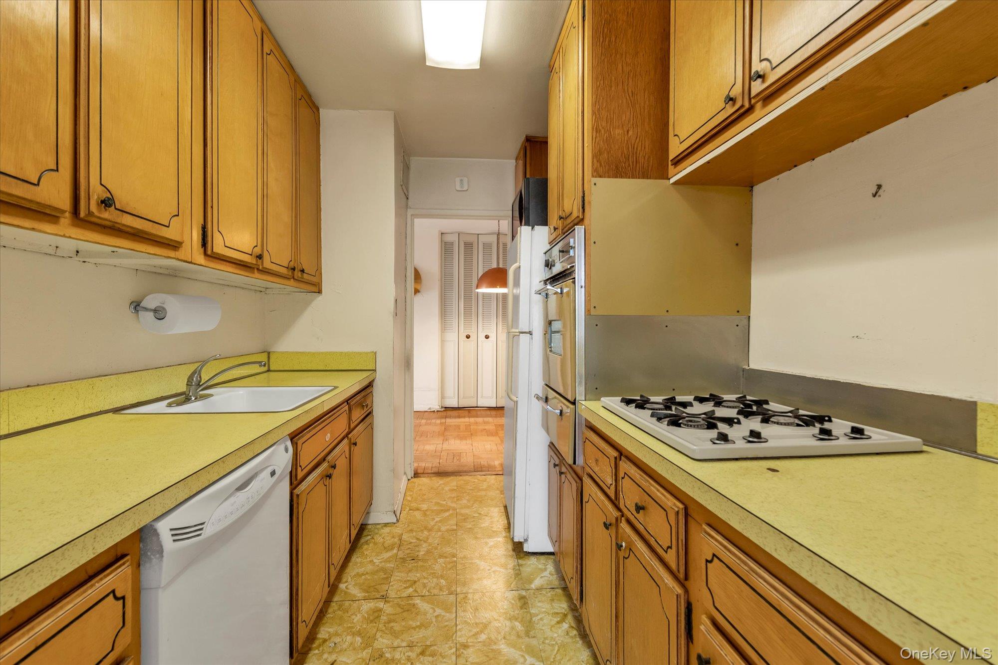 66-36 Yellowstone Blvd, Unit 18H photo 7