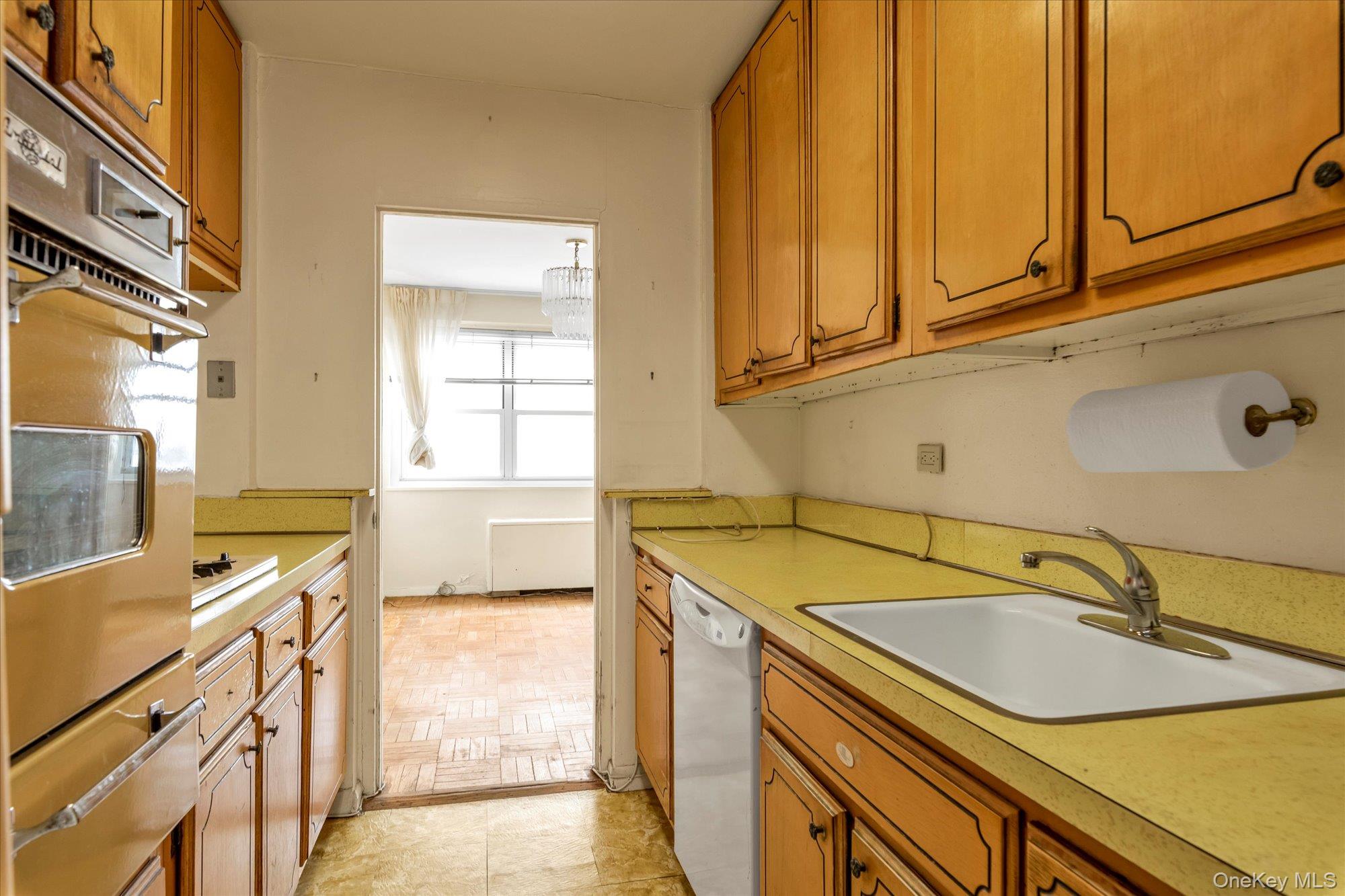 66-36 Yellowstone Blvd, Unit 18H photo 8