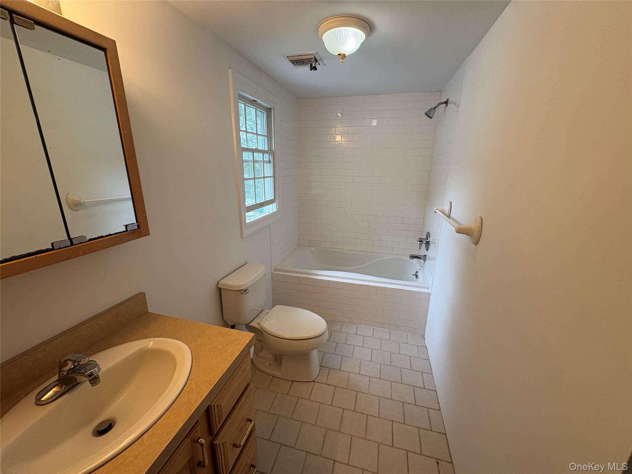 17 Woodfield Avenue – For Rent photo 4