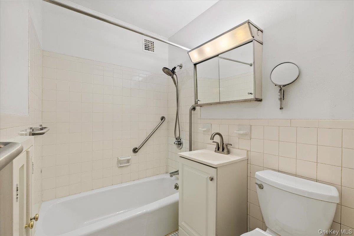 904 N Broadway, Unit 43W photo 19