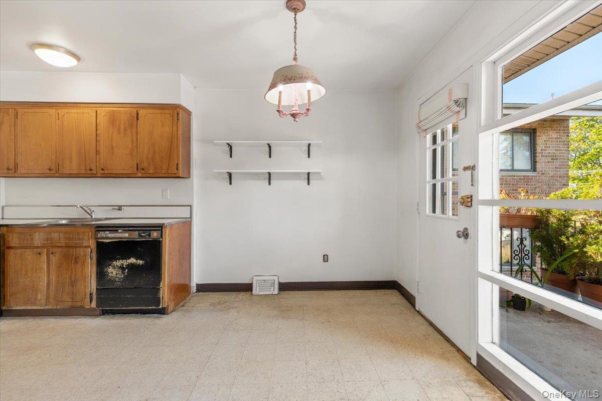 904 N Broadway, Unit 43W photo 10