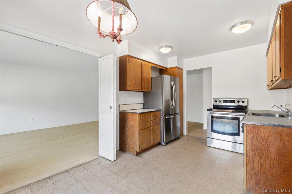 904 N Broadway, Unit 43W photo 14