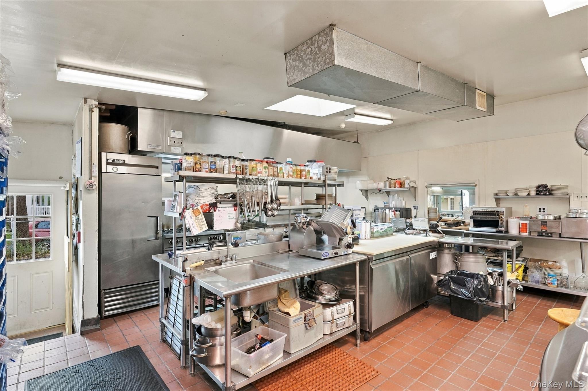 7550 N Broadway – For Sale photo 22