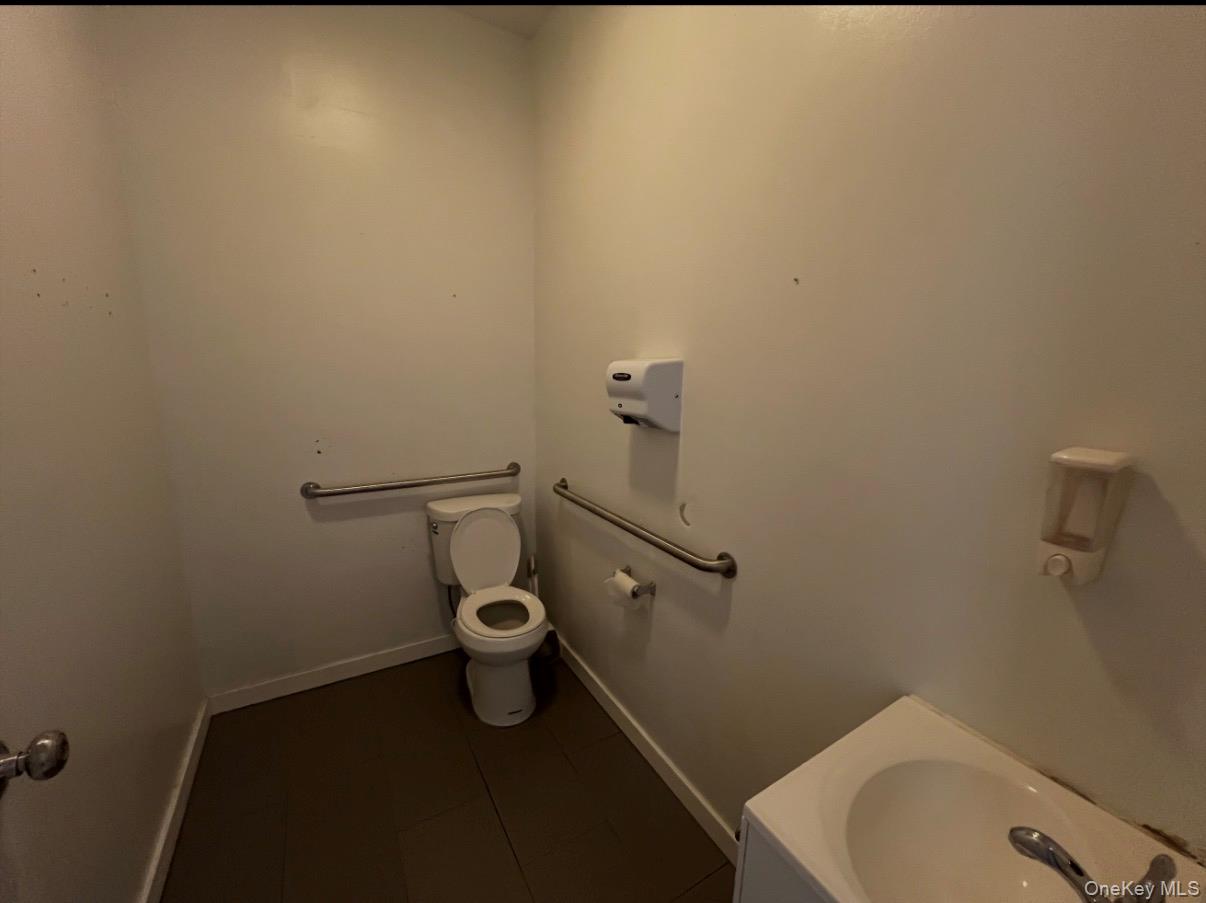 34 N Broadway – For Rent photo 14