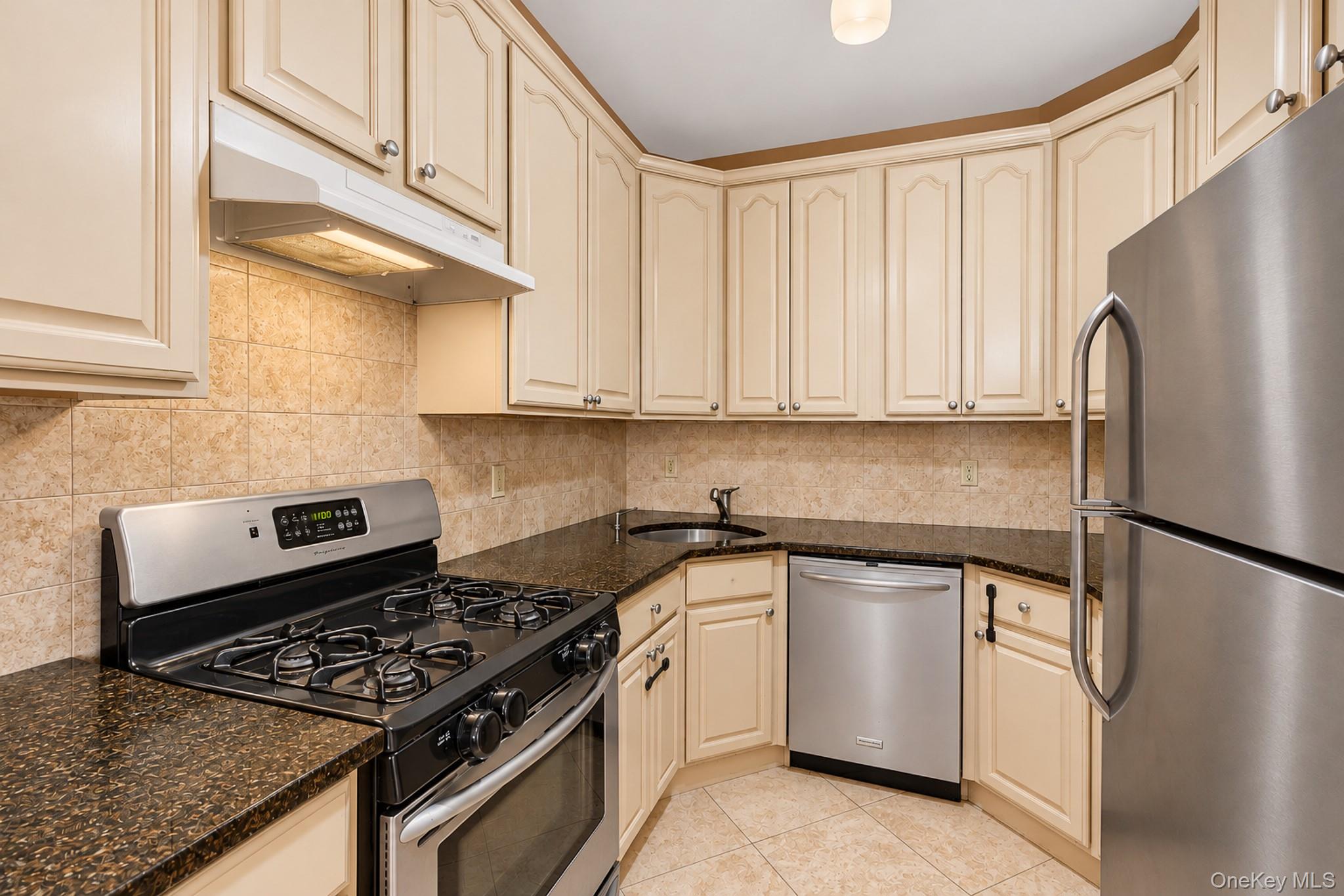 1674 E 22nd Street, Unit 3B photo 3