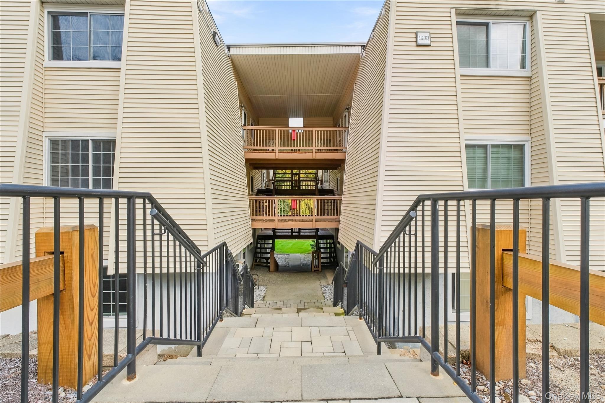 317 Fox Run Lane, Unit Unit #317