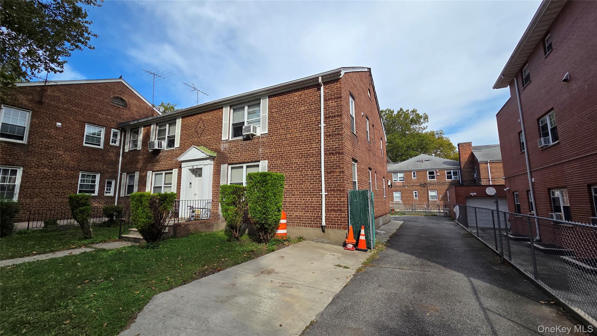 191-08 Station Rd – For Sale