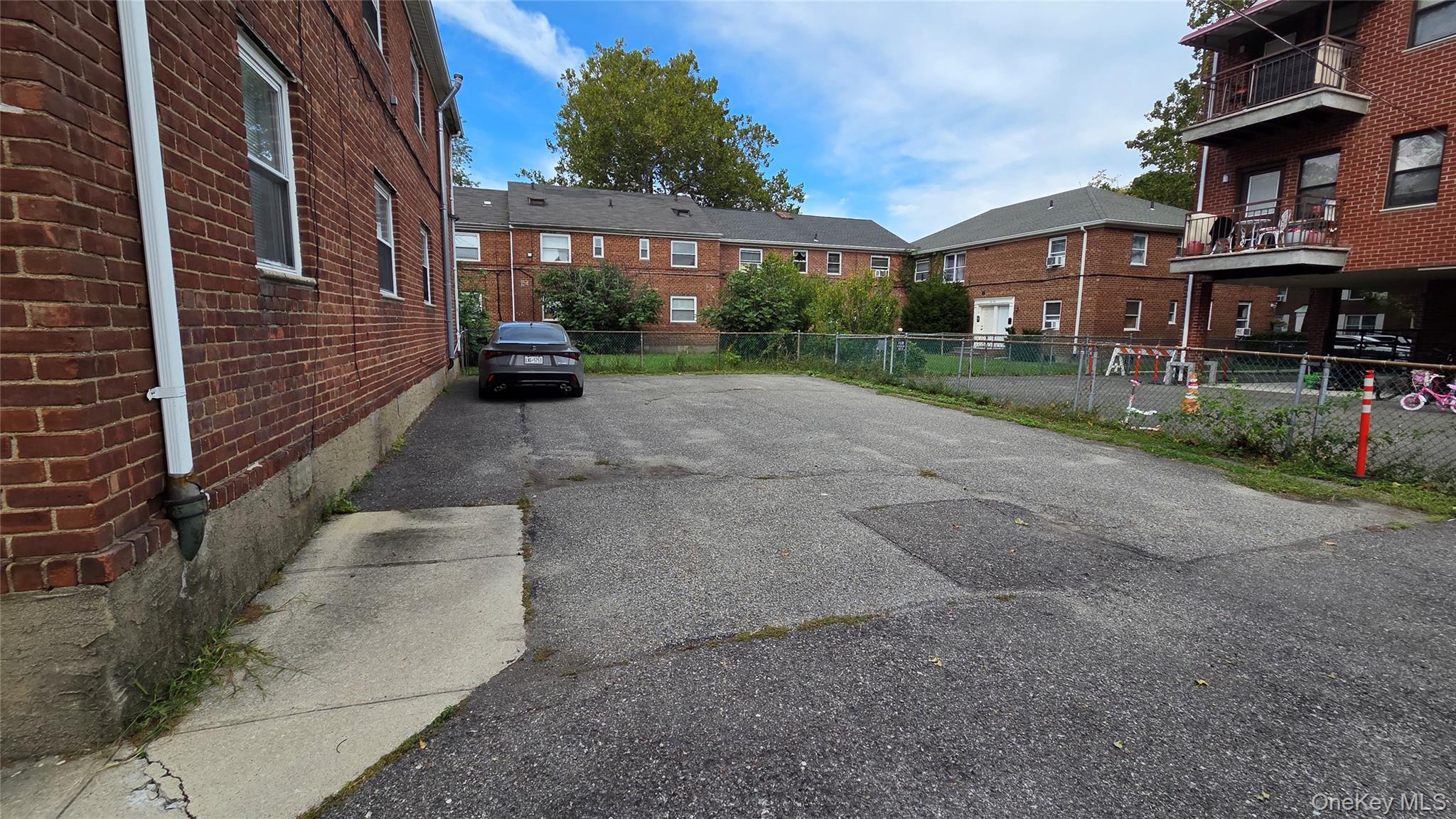 191-08 Station Rd – For Sale photo 2