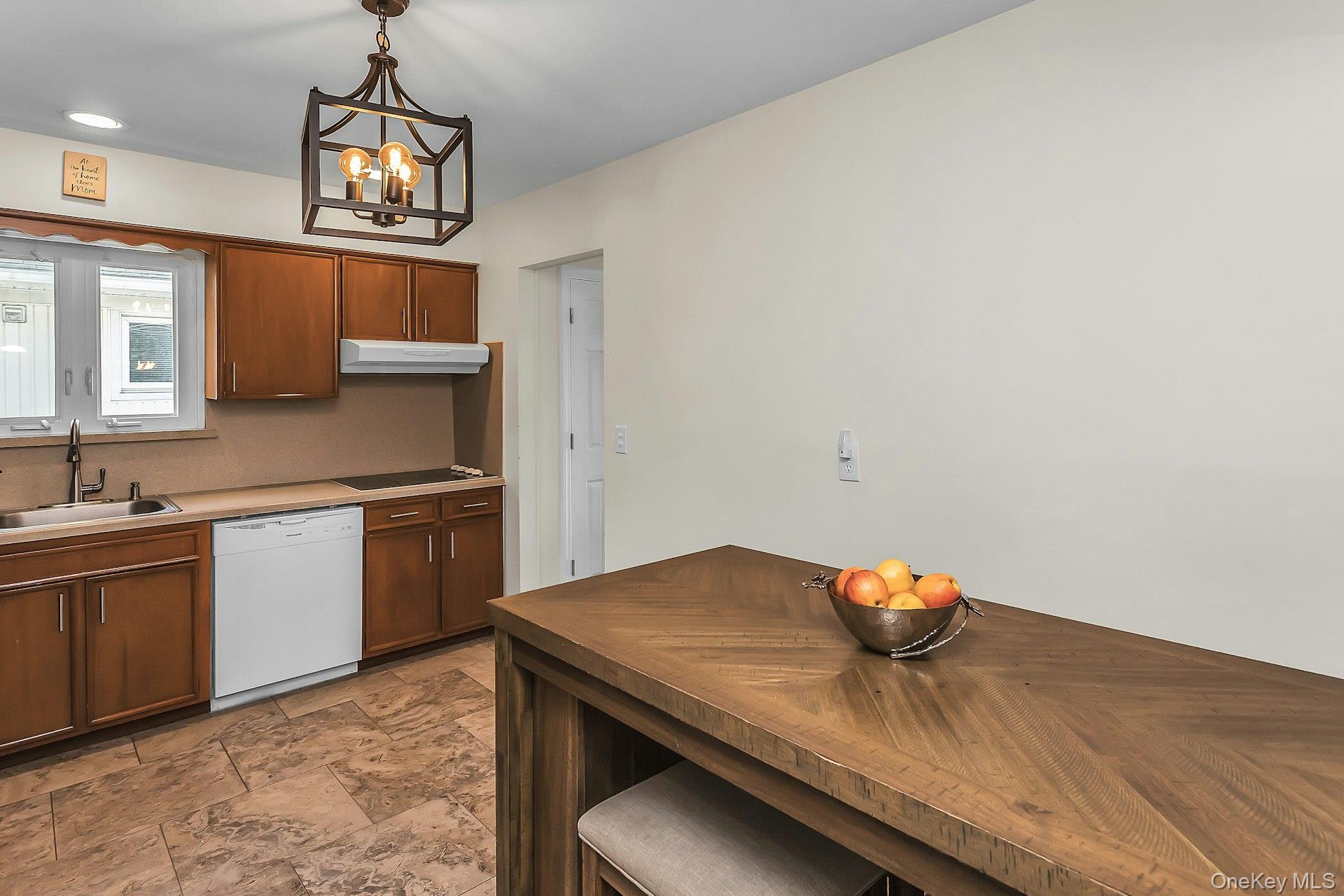 449 Bambrick Street – For Sale photo 11