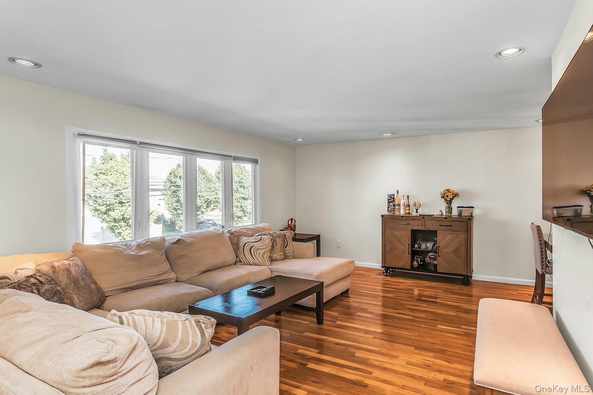 449 Bambrick Street – For Sale photo 5