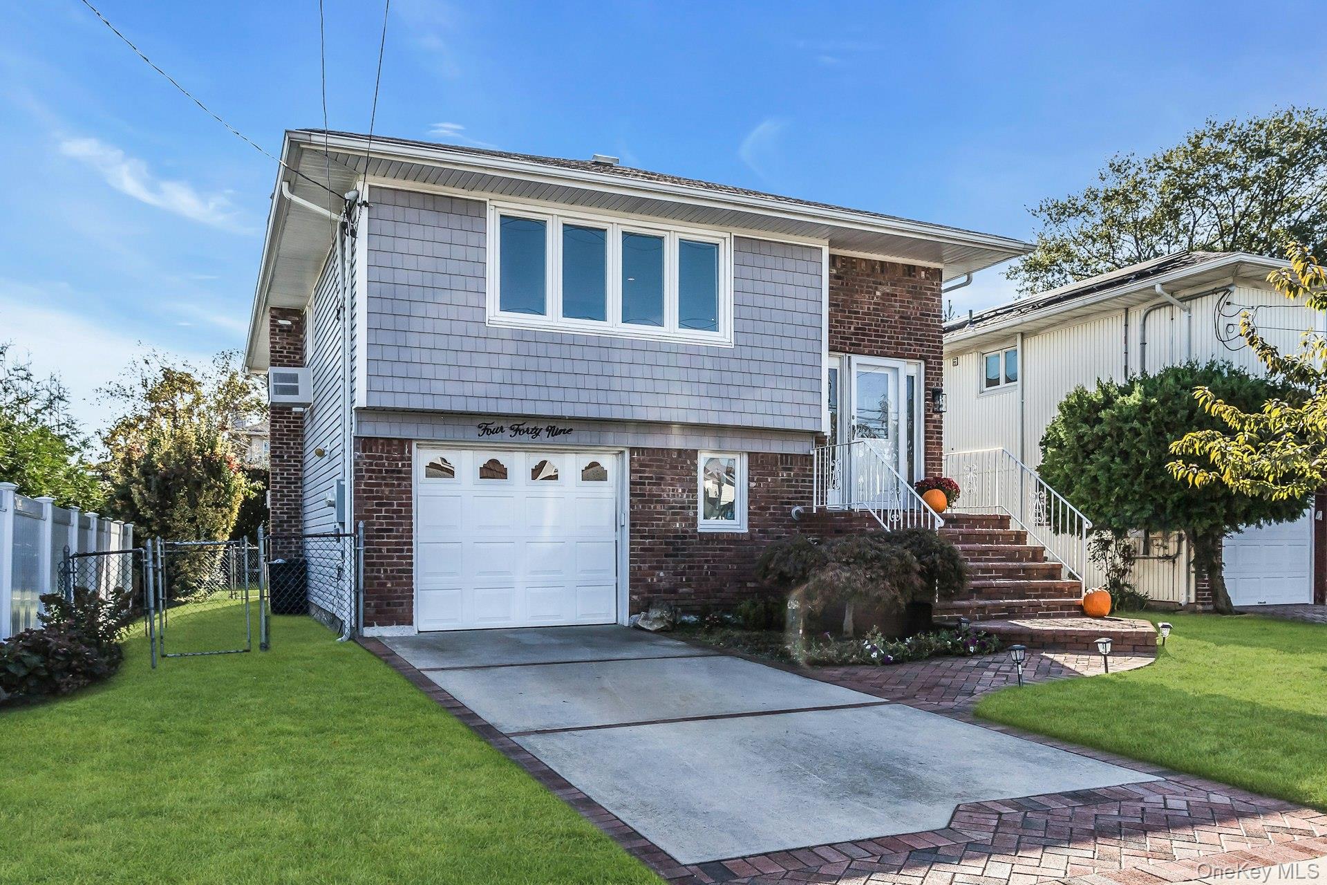 449 Bambrick Street – For Sale photo 2