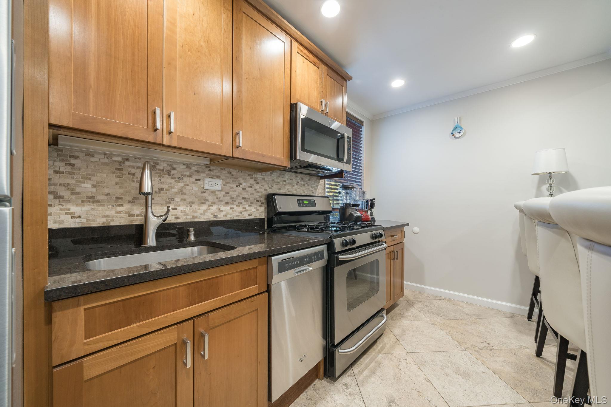 209-15 18th Avenue, Unit 2B photo 4