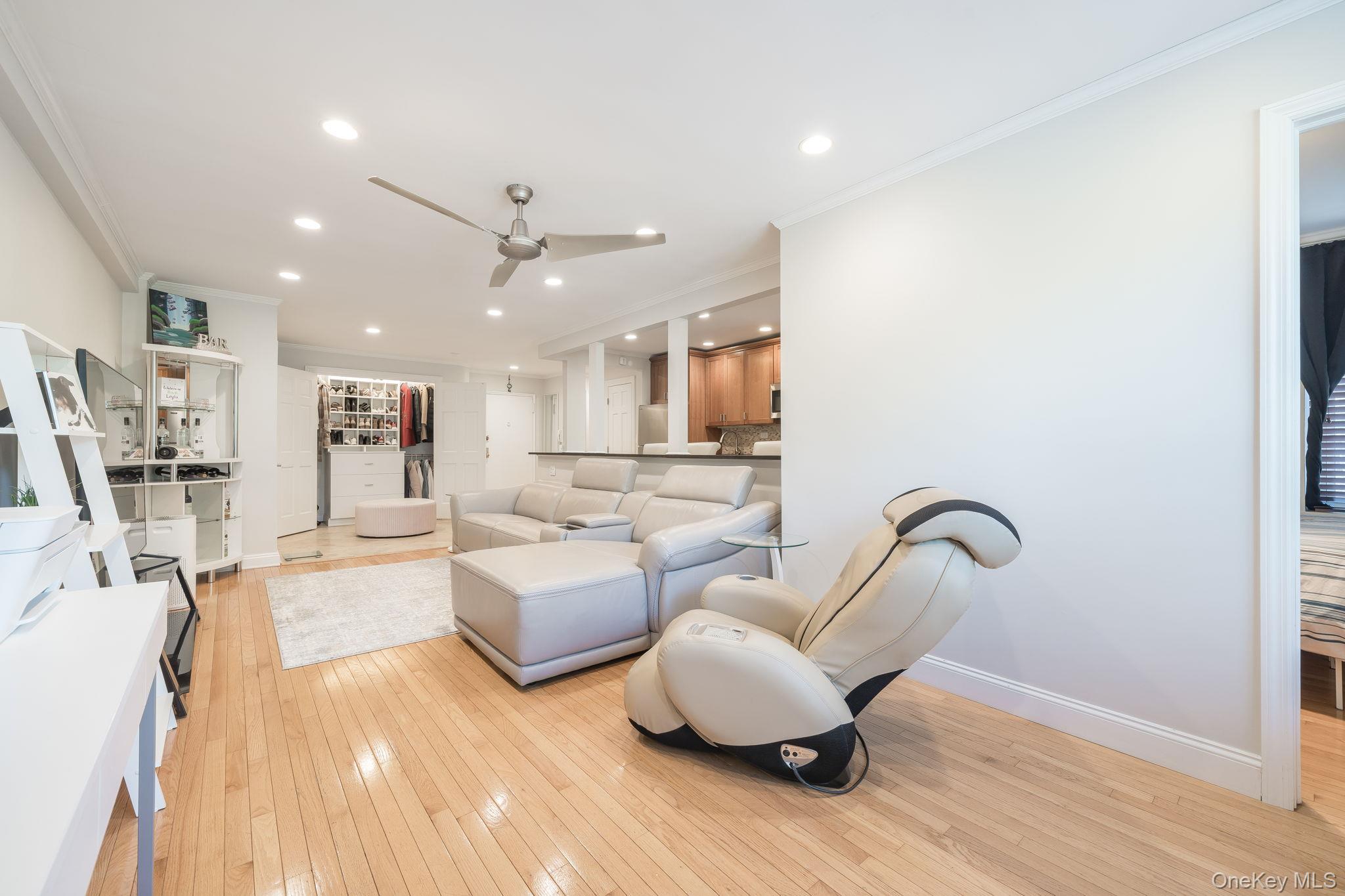 209-15 18th Avenue, Unit 2B photo 8