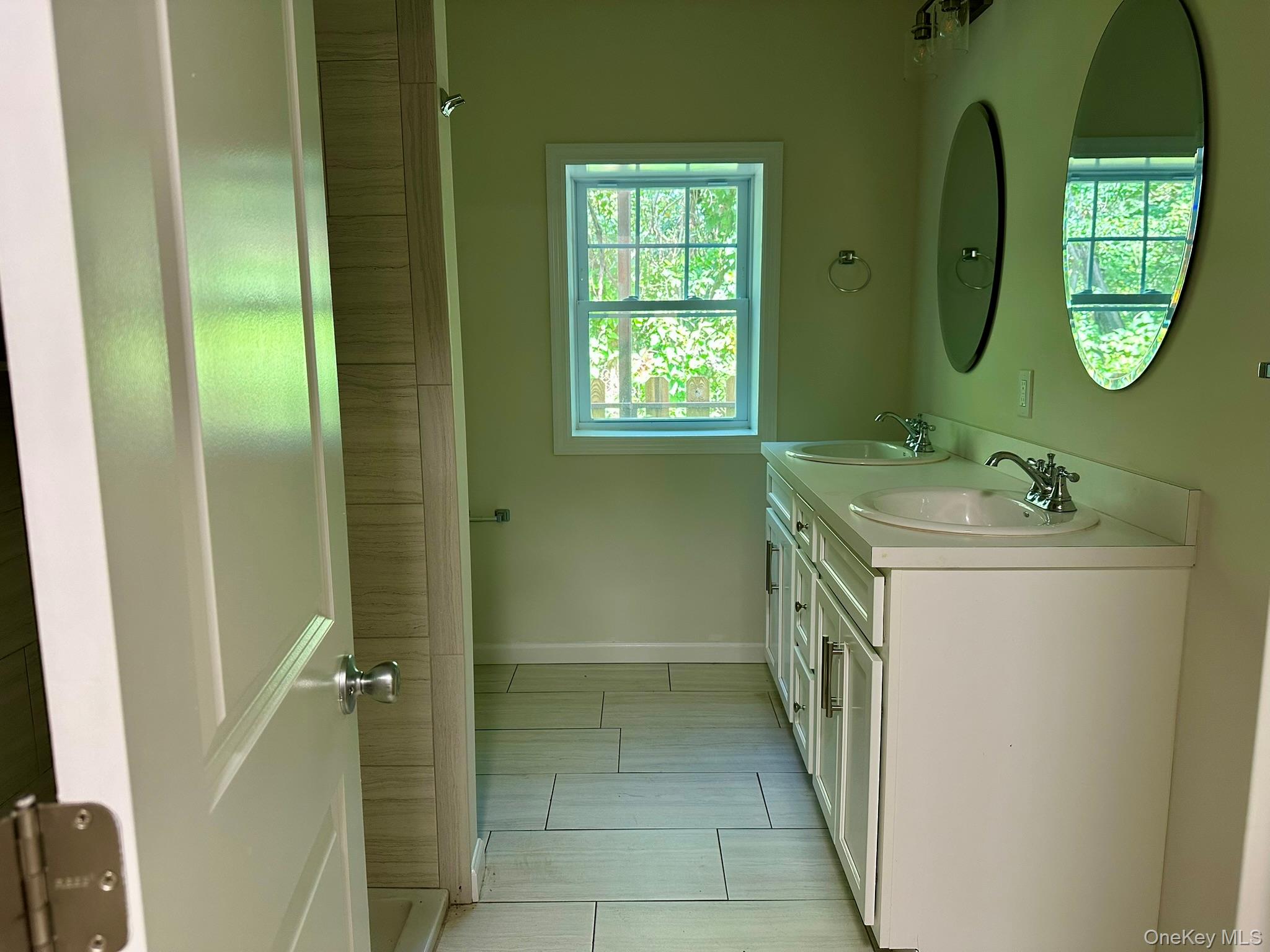 125 W Main Street – For Rent photo 9