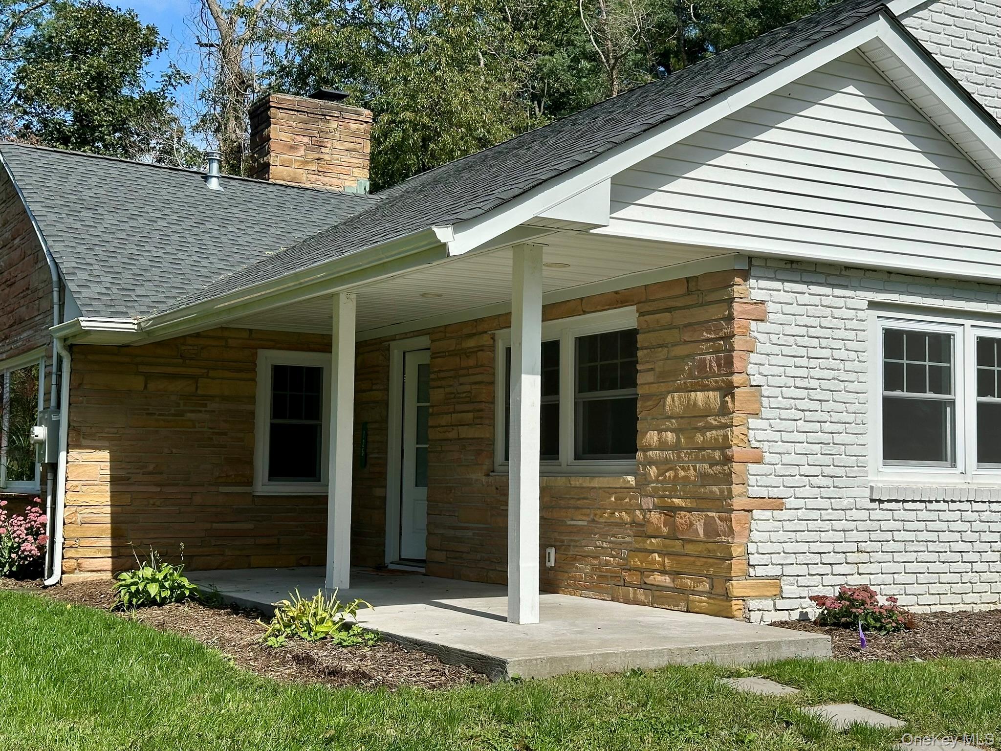 125 W Main Street – For Rent photo 2