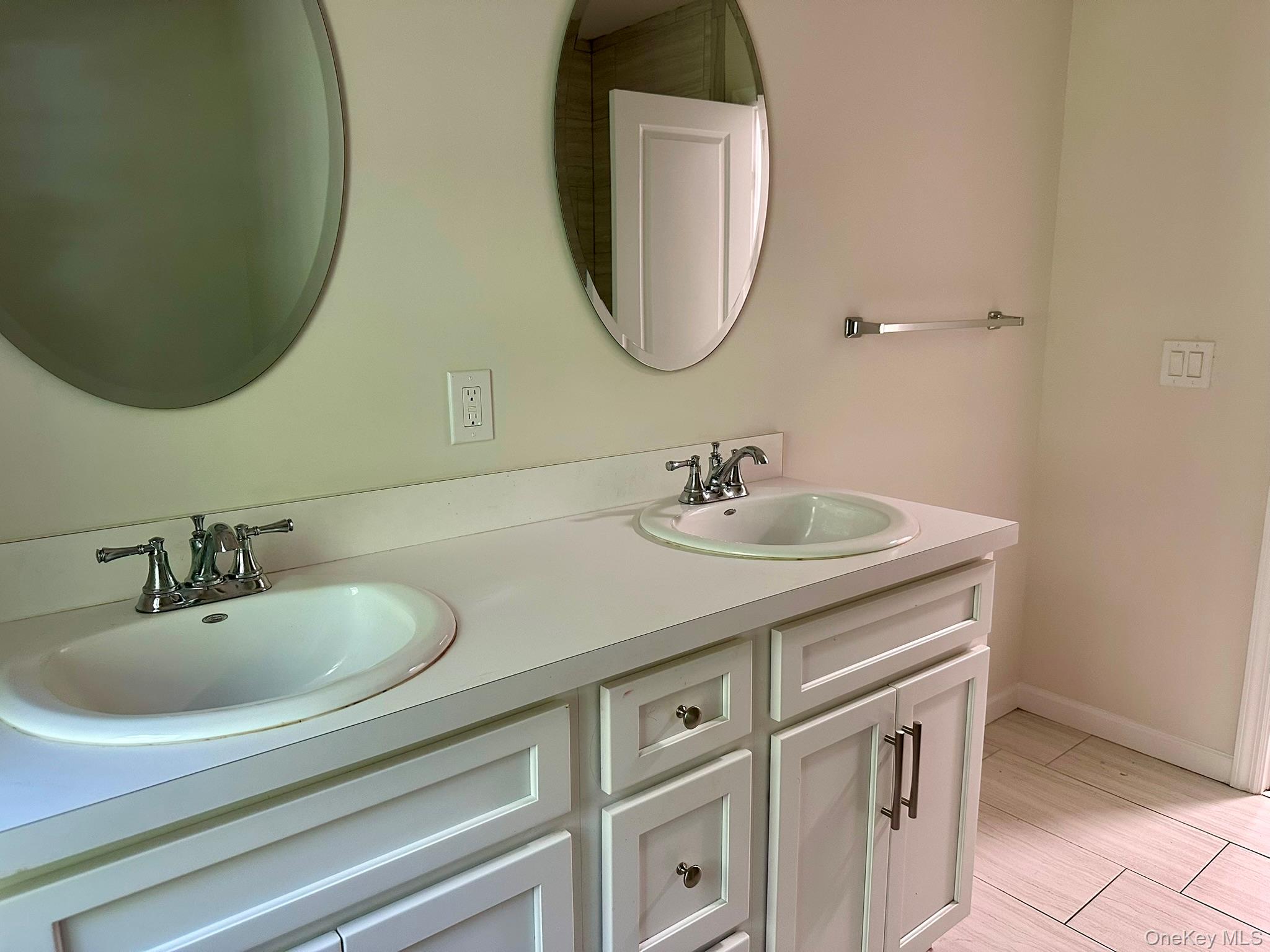 125 W Main Street – For Rent photo 10