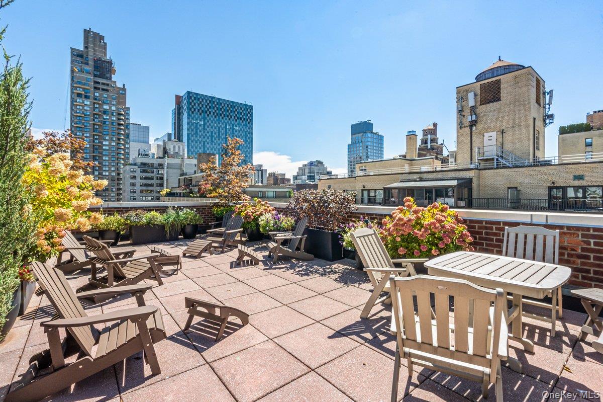 310 E 70th Street, Unit 1A photo 17