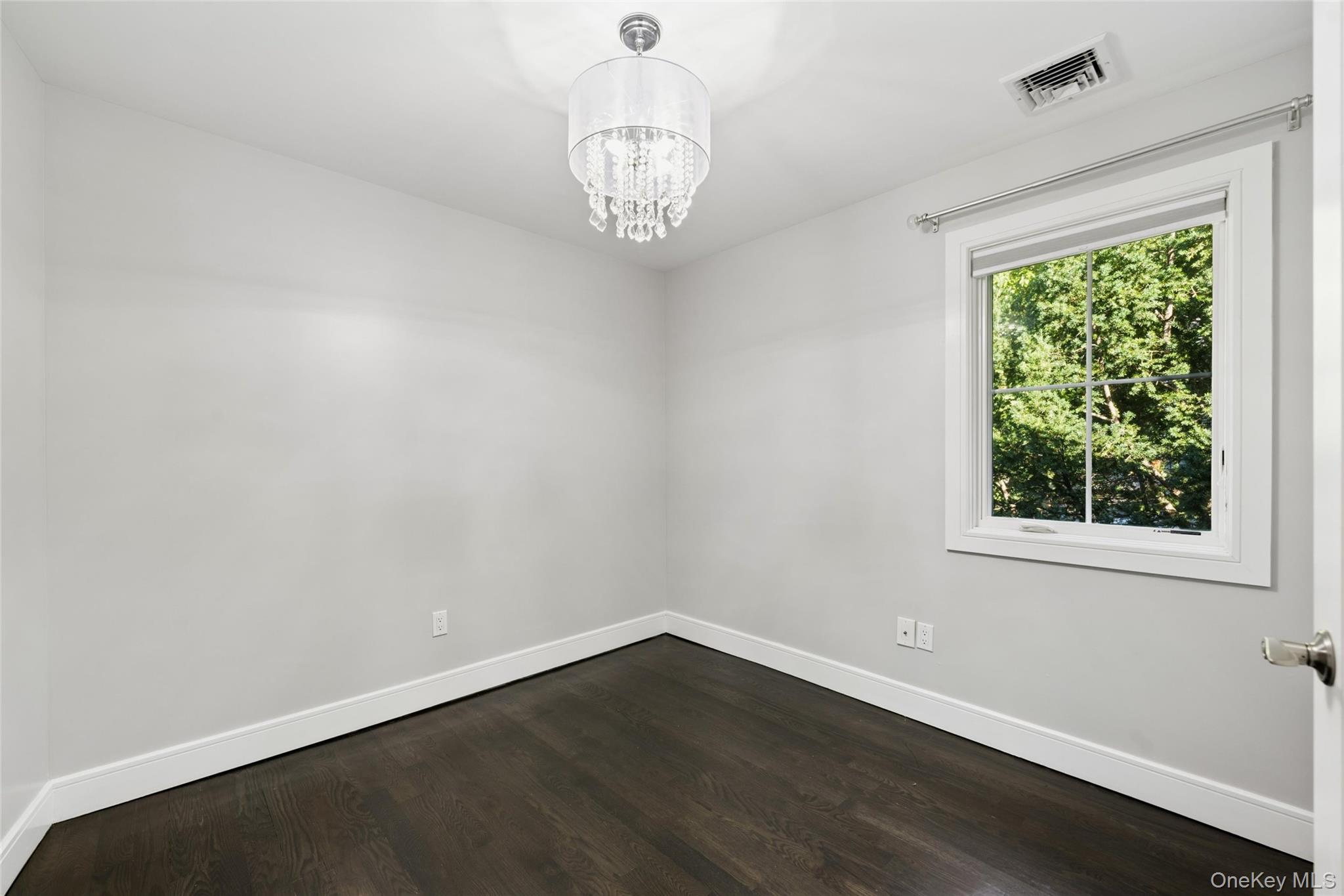 18 20th Avenue – For Sale photo 28