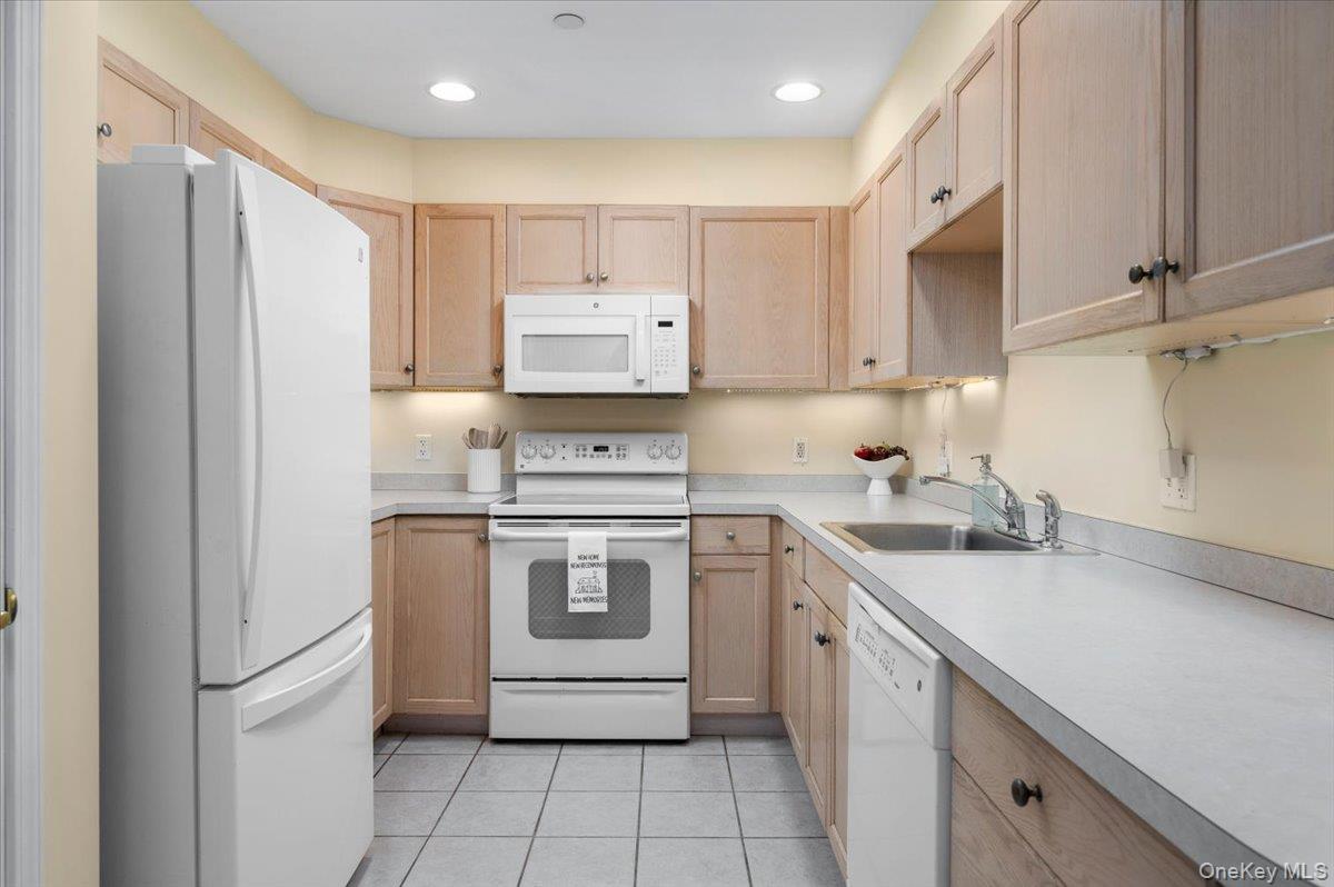 100 Woodcrest Lane, Unit 130 photo 6