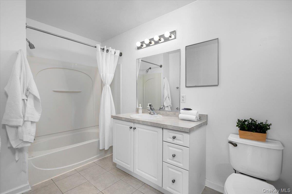 100 Woodcrest Lane, Unit 130 photo 12