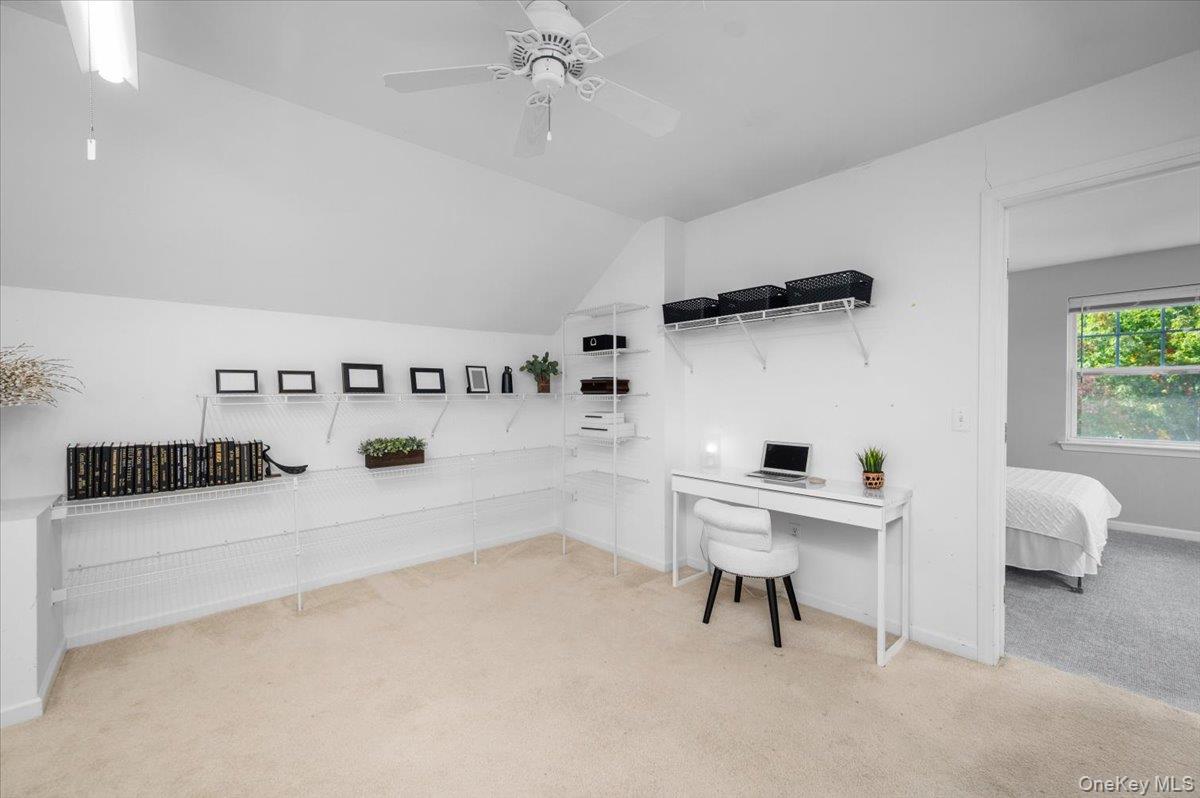 100 Woodcrest Lane, Unit 130 photo 9