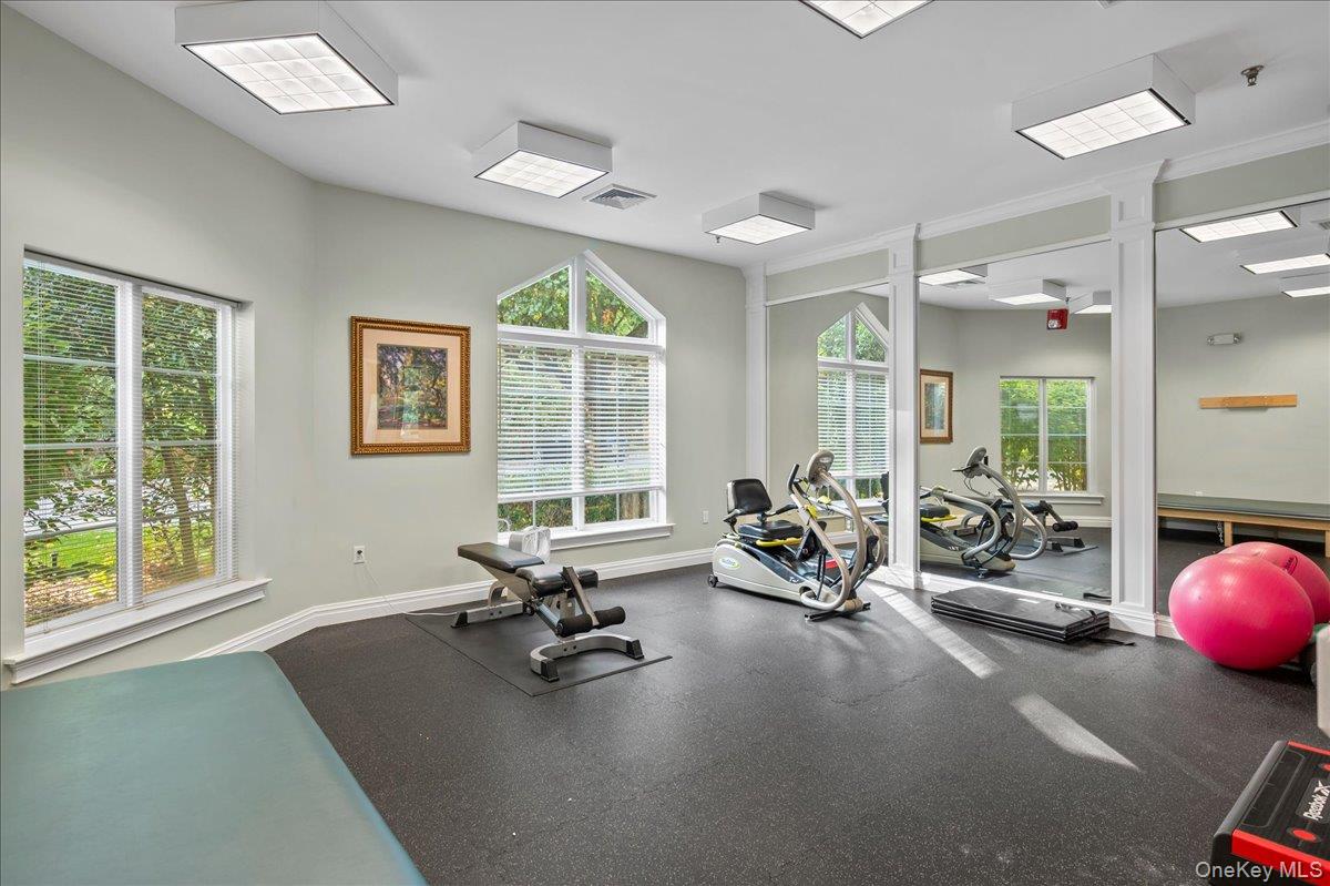 100 Woodcrest Lane, Unit 130 photo 25