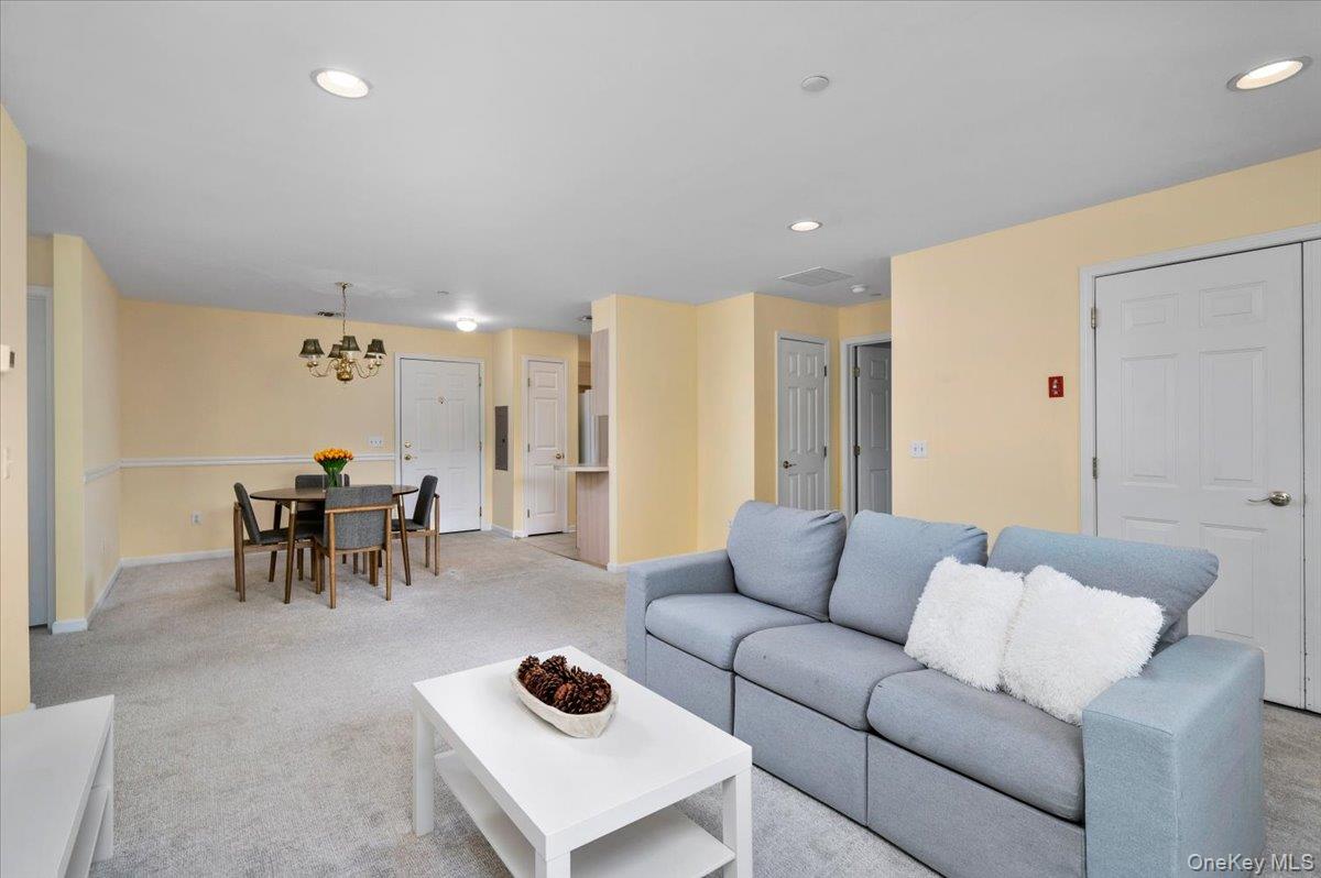 100 Woodcrest Lane, Unit 130 photo 4
